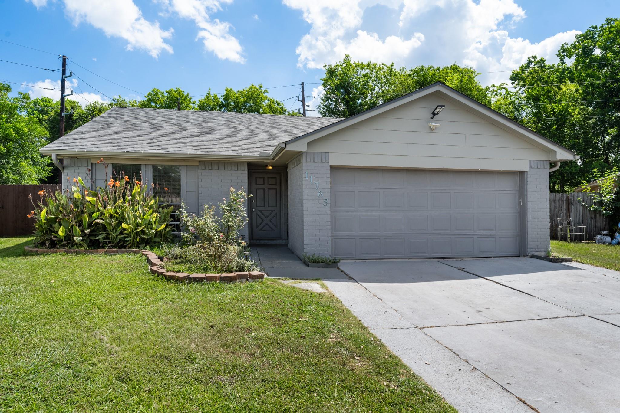 11763 Cliveden Dr, Houston, TX 77066 photo