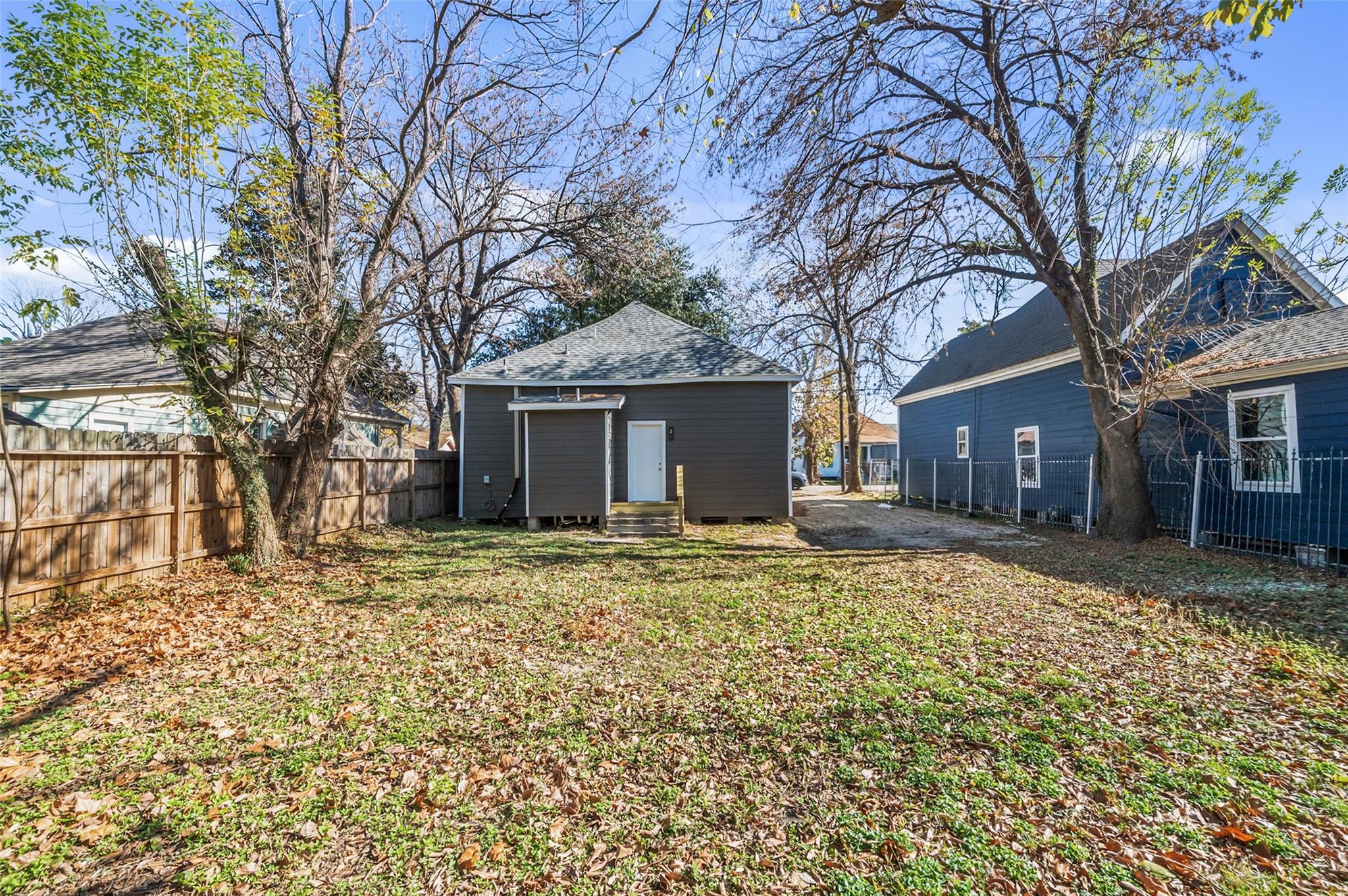 1609 Chapman St, Houston, TX 77009 photo