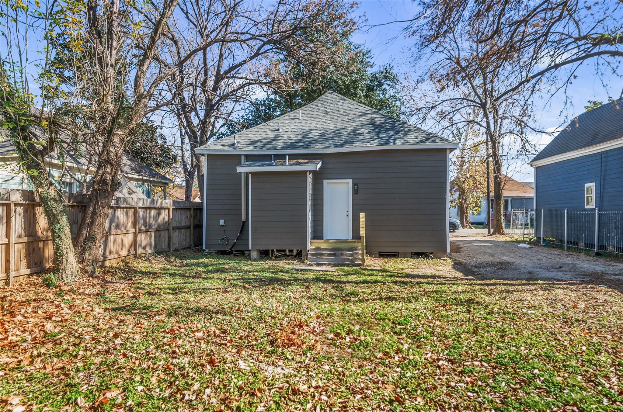 1609 Chapman St, Houston, TX 77009 photo