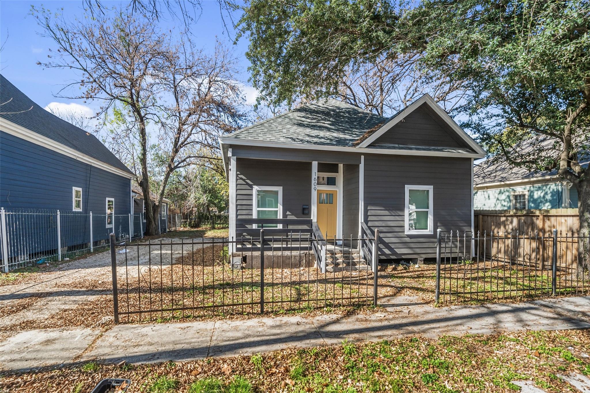 1609 Chapman St, Houston, TX 77009 photo