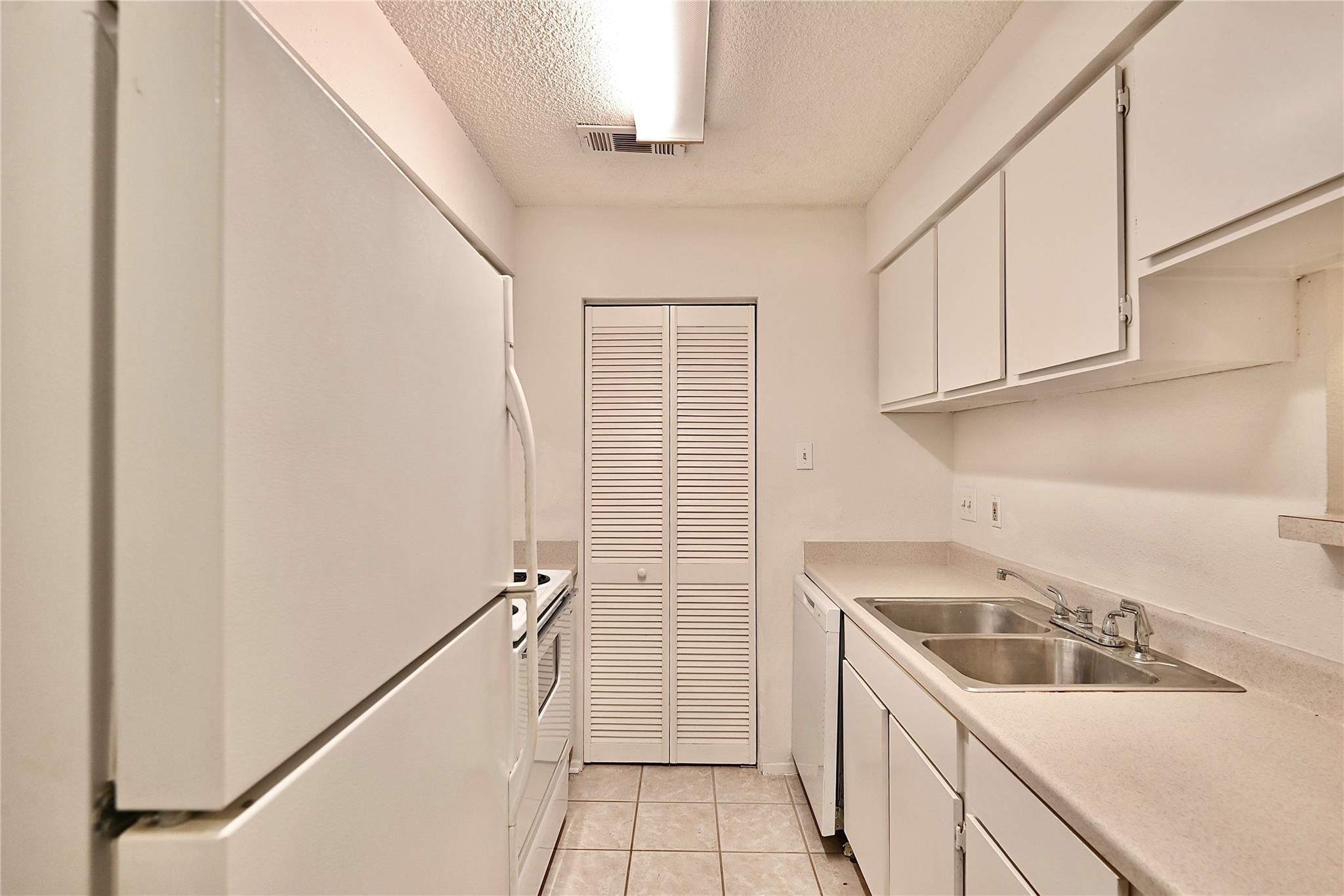 9407 Pagewood Ln, Houston, TX 77063 photo