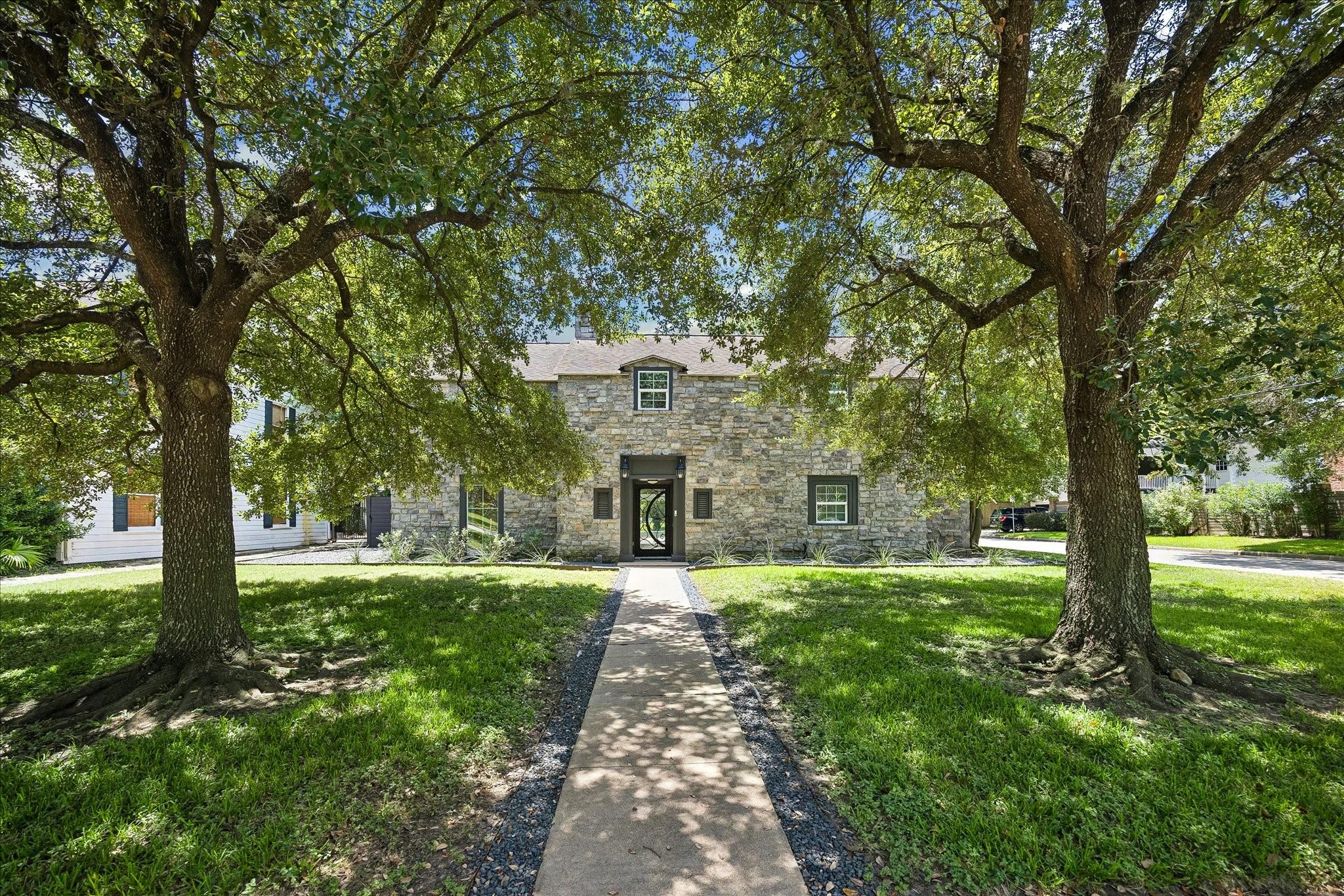 3071 Locke Ln, Houston, TX 77019