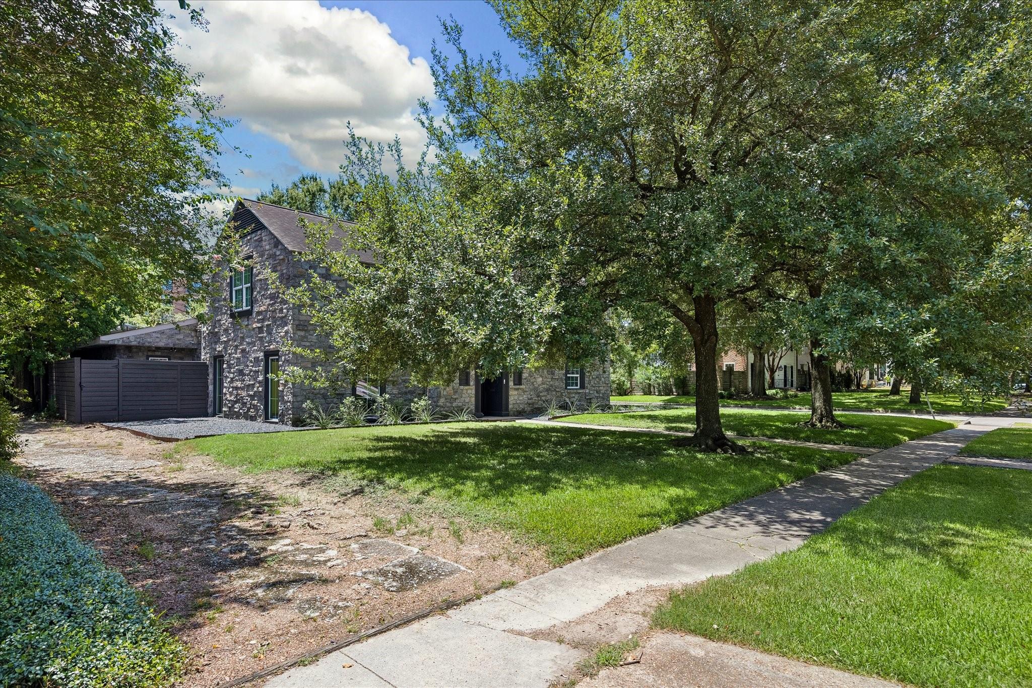 3071 Locke Ln, Houston, TX 77019 photo