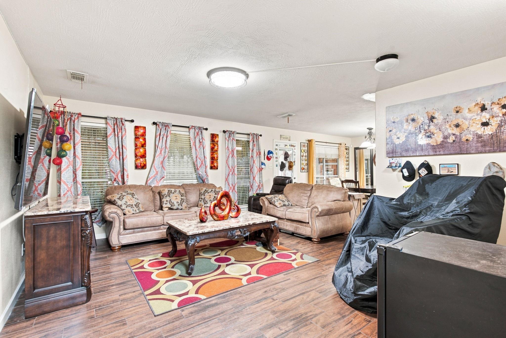 14106 Bishop Bend Ln, Houston, TX 77047 photo
