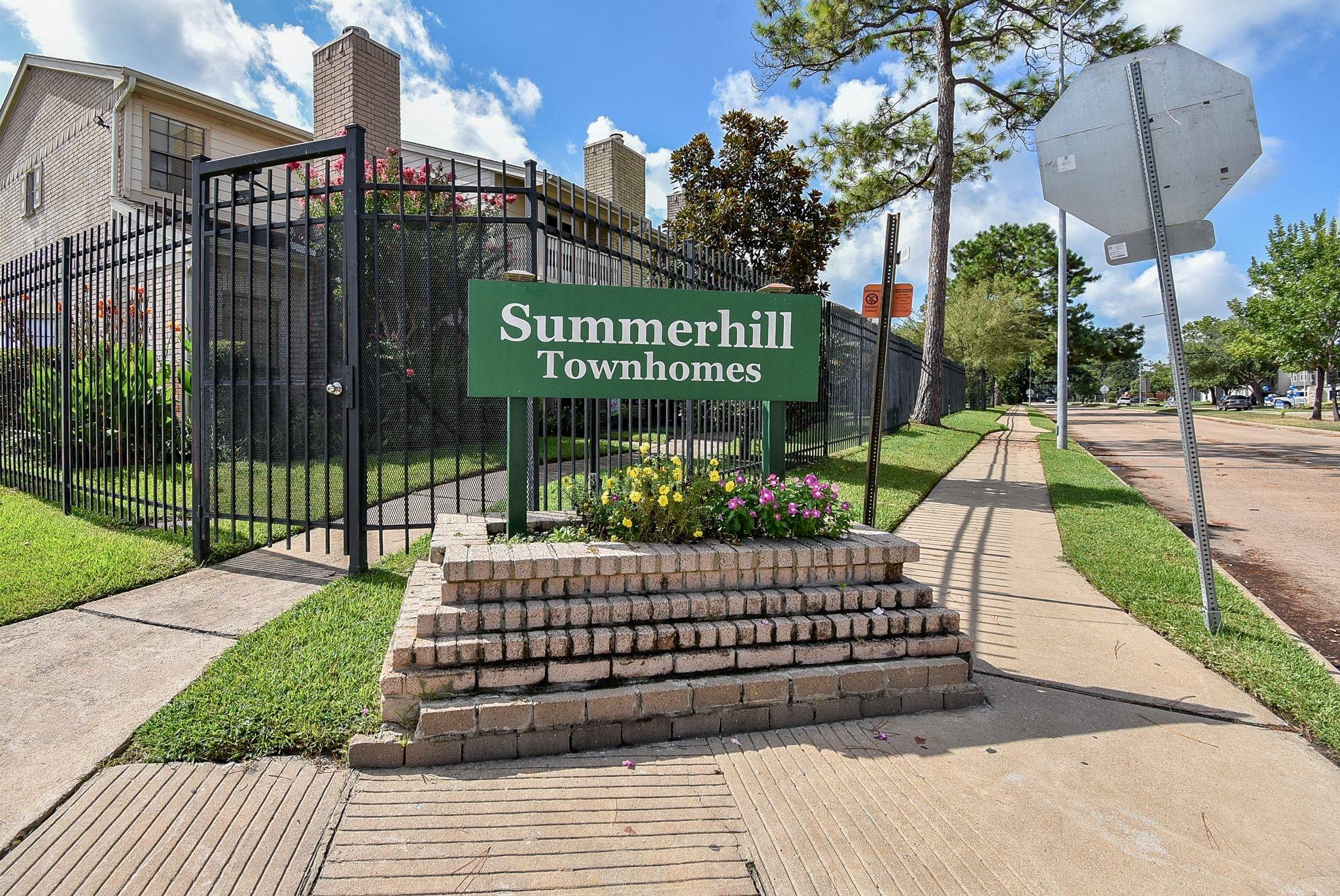800 Country Place Dr, Houston, TX 77079