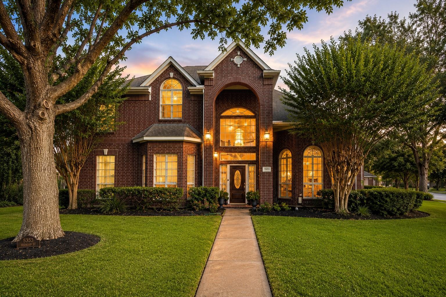 5353 Hidalgo St, Houston, TX 77056