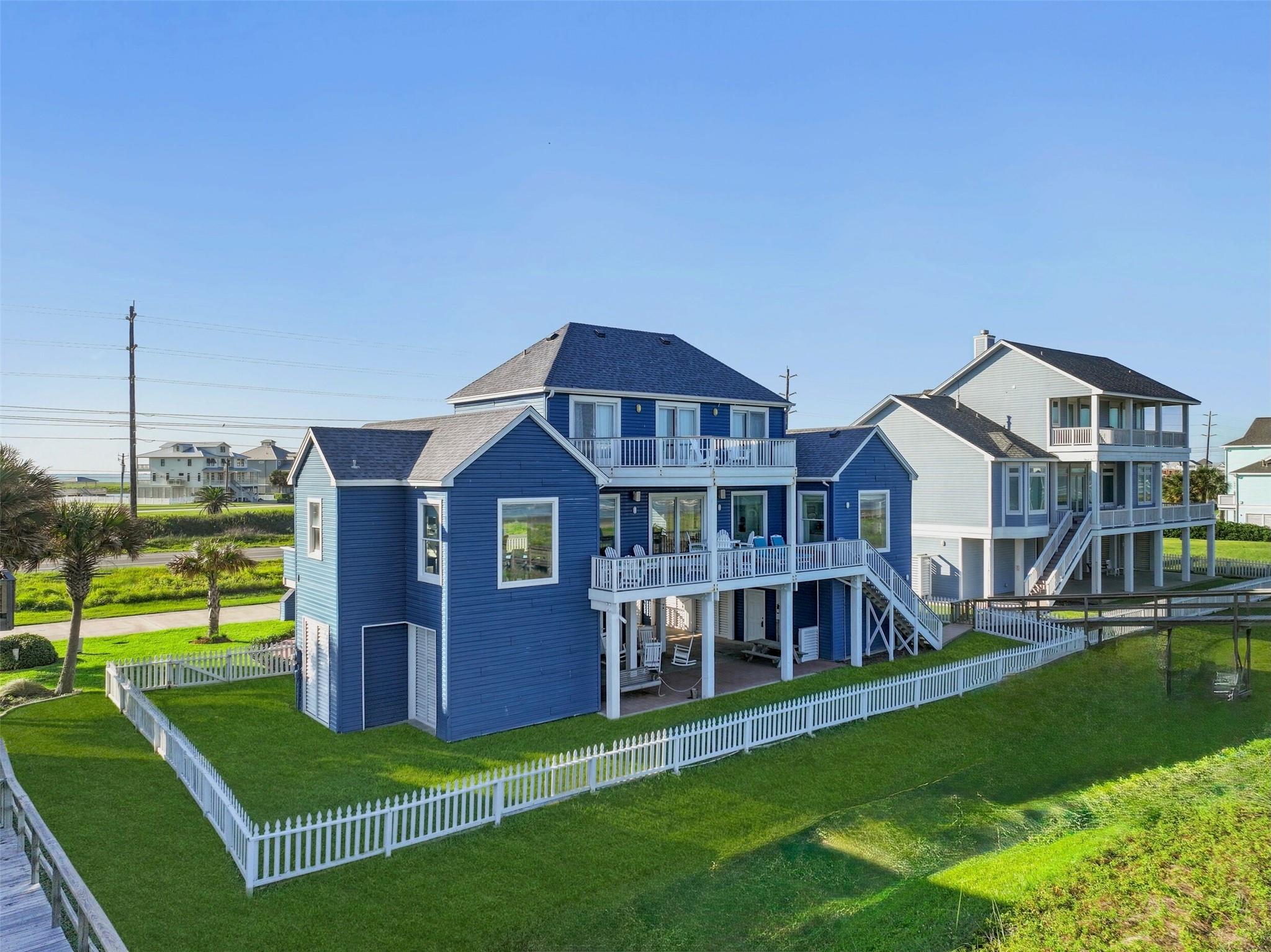 21011 W Sand Hill Dr, Galveston, TX 77554 photo