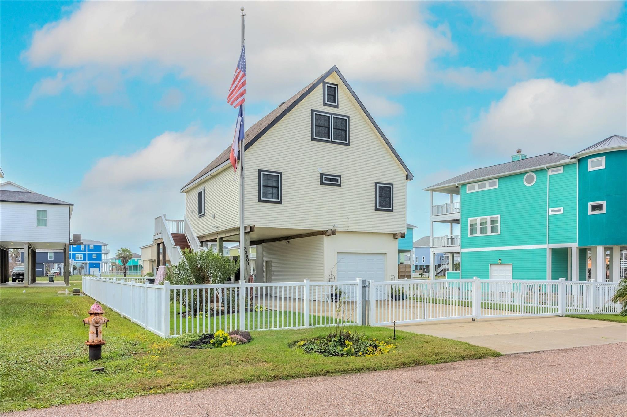 22901 Miramar St, Galveston, TX 77554 photo