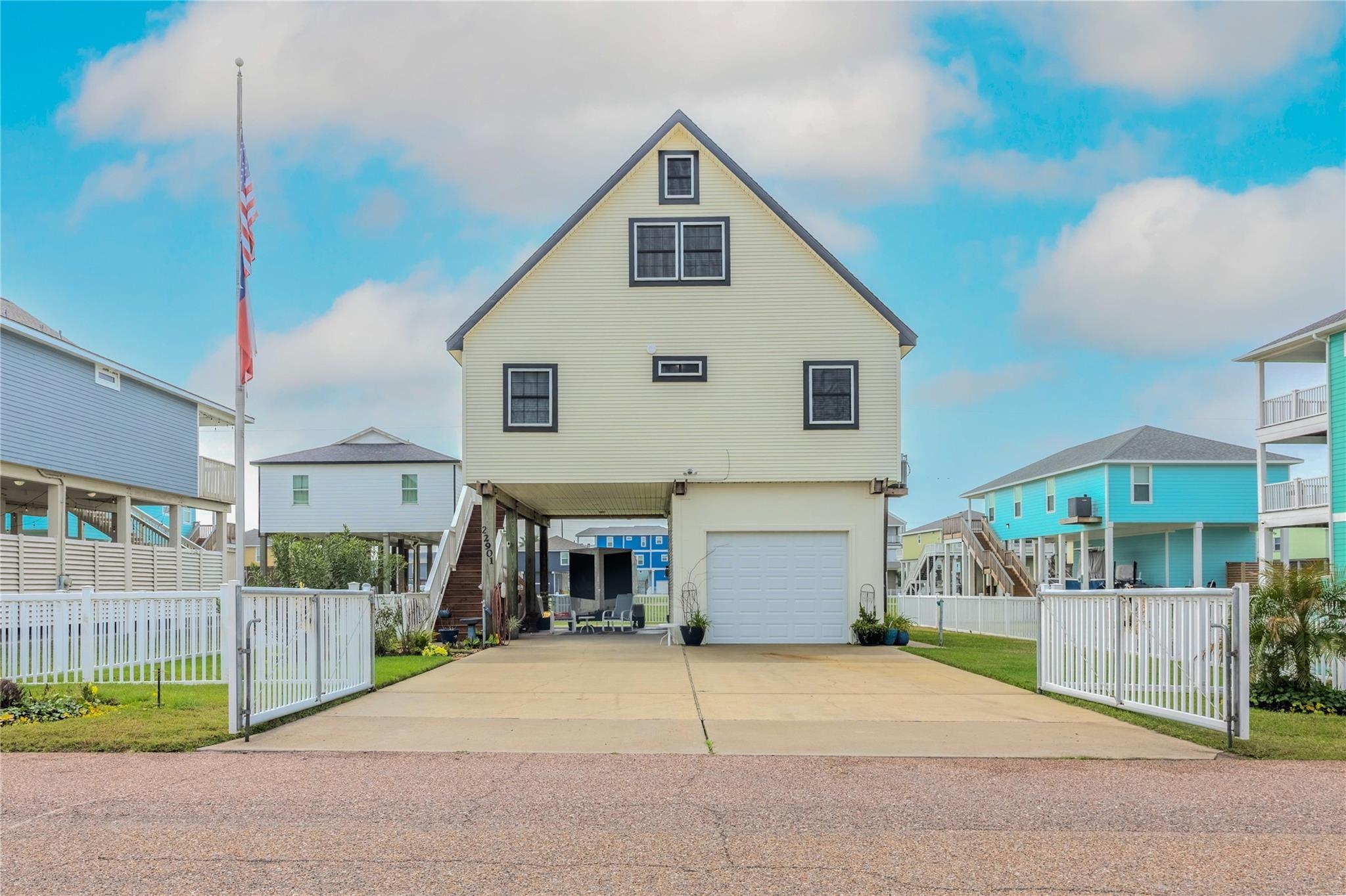 22901 Miramar St, Galveston, TX 77554 photo