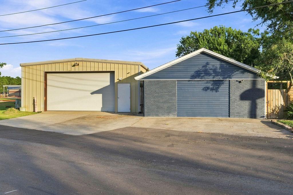 5701 Melody Ln, Dickinson, TX 77539 photo