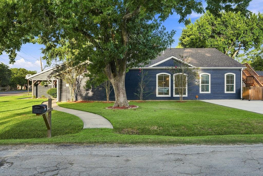 5701 Melody Ln, Dickinson, TX 77539 photo