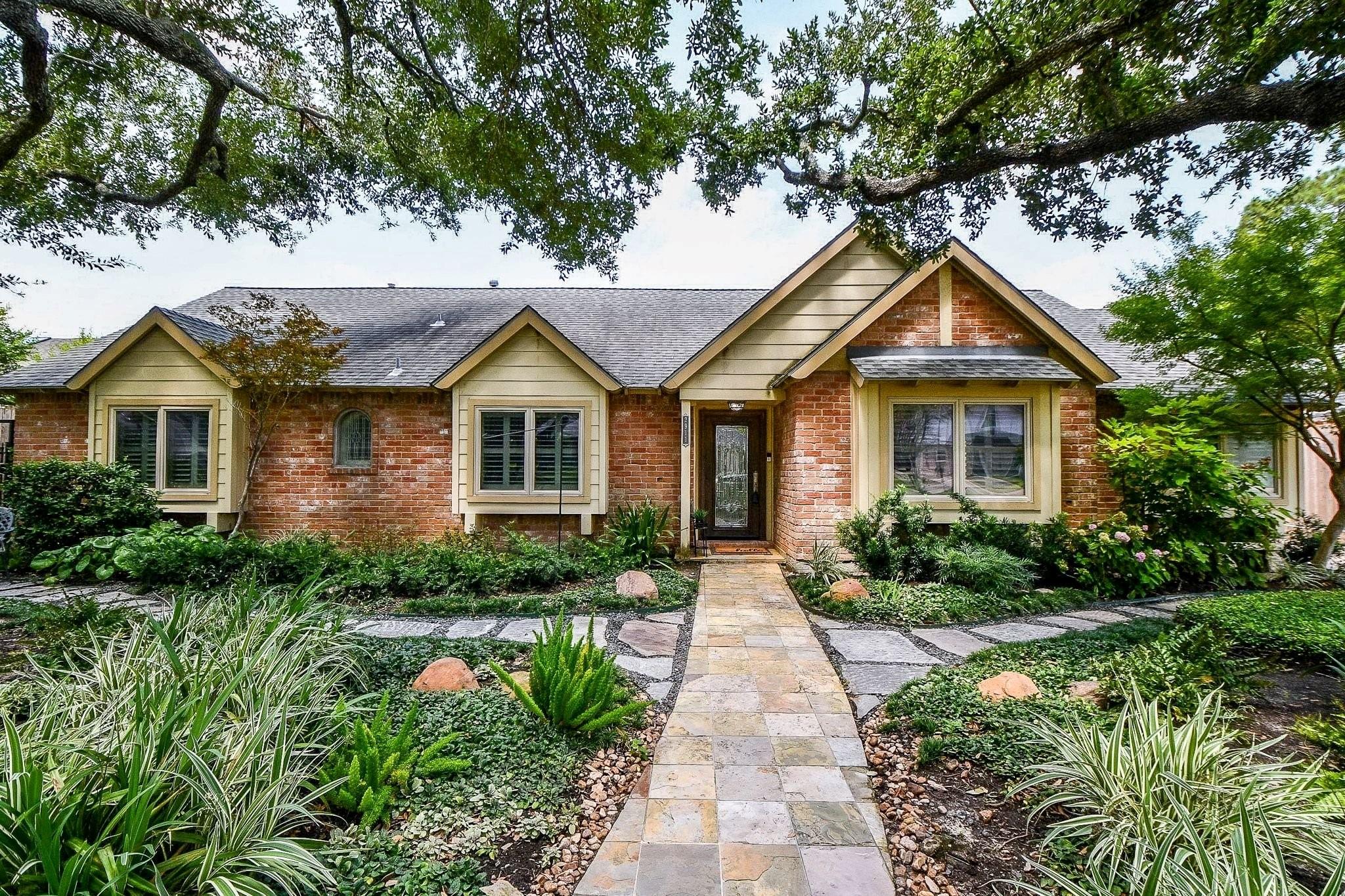 2911 Fontana Dr, Houston, TX 77043