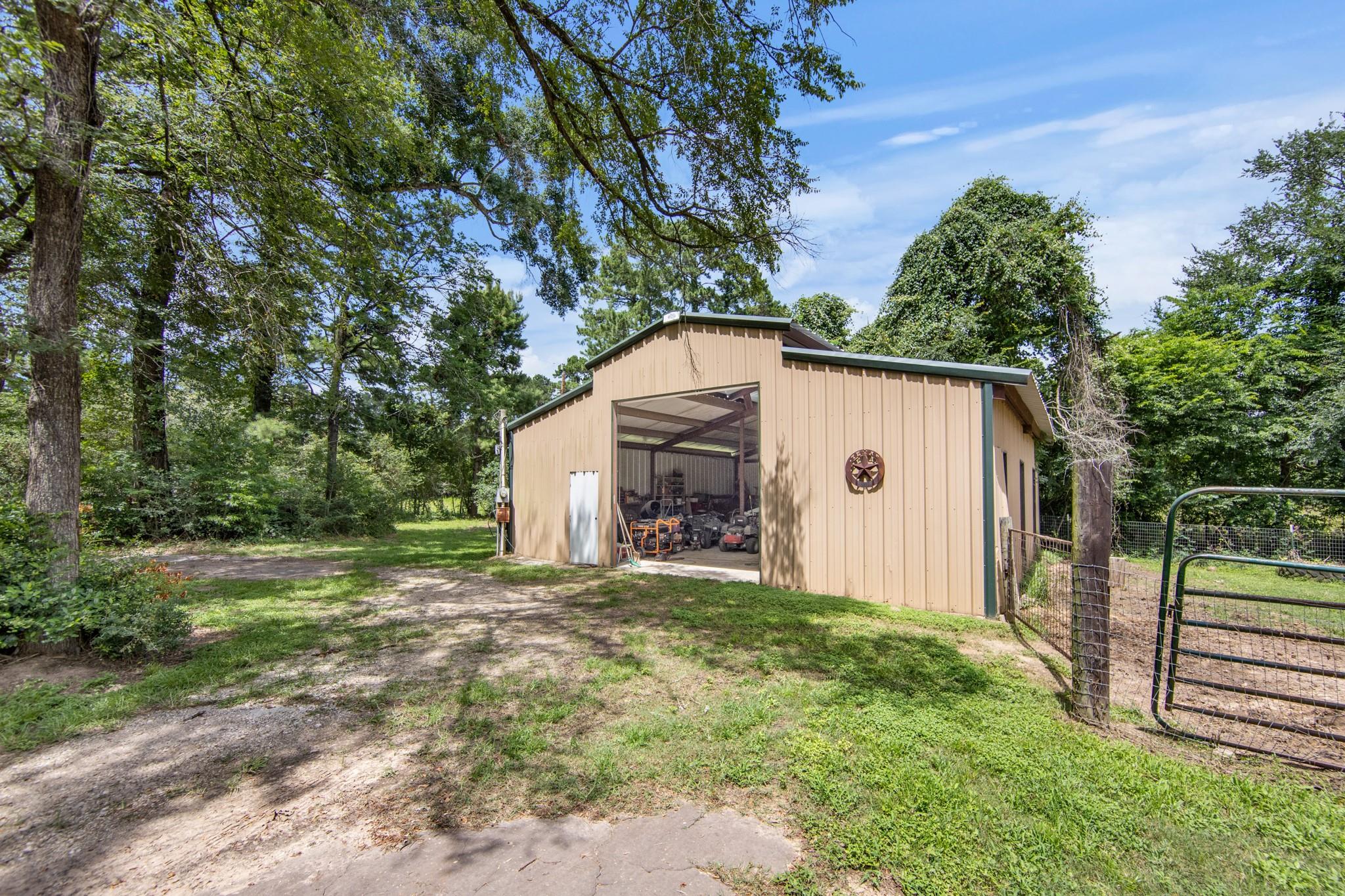 802 Sentinel Oaks, Pinehurst, TX 77362 photo