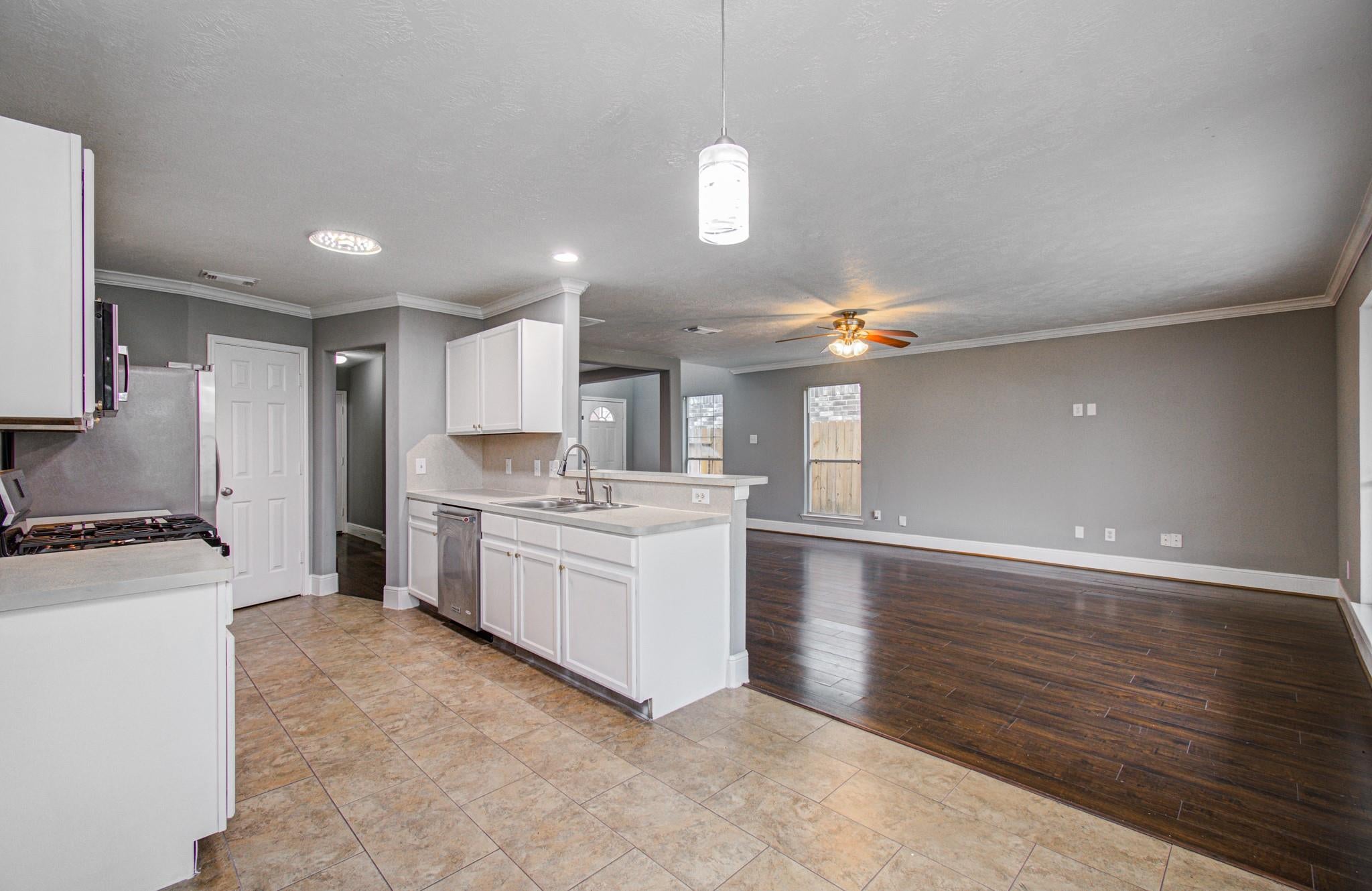 13963 Maximos Dr, Houston, TX 77083 photo
