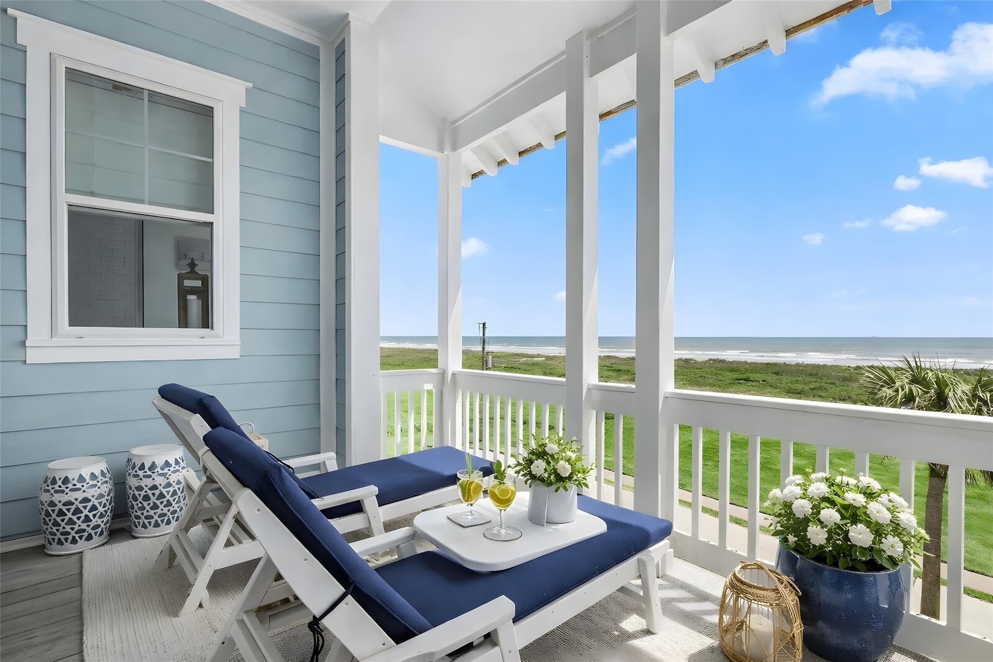 1830 Seaside Dr, Galveston, TX 77550