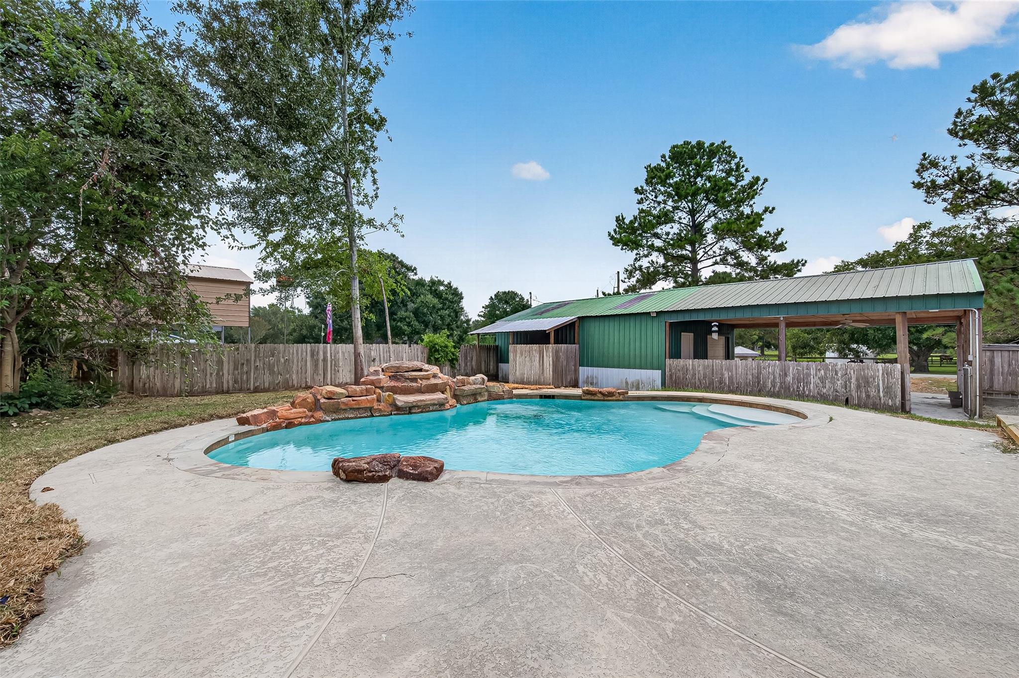 1643 County Road 540, Alvin, TX 77511 photo