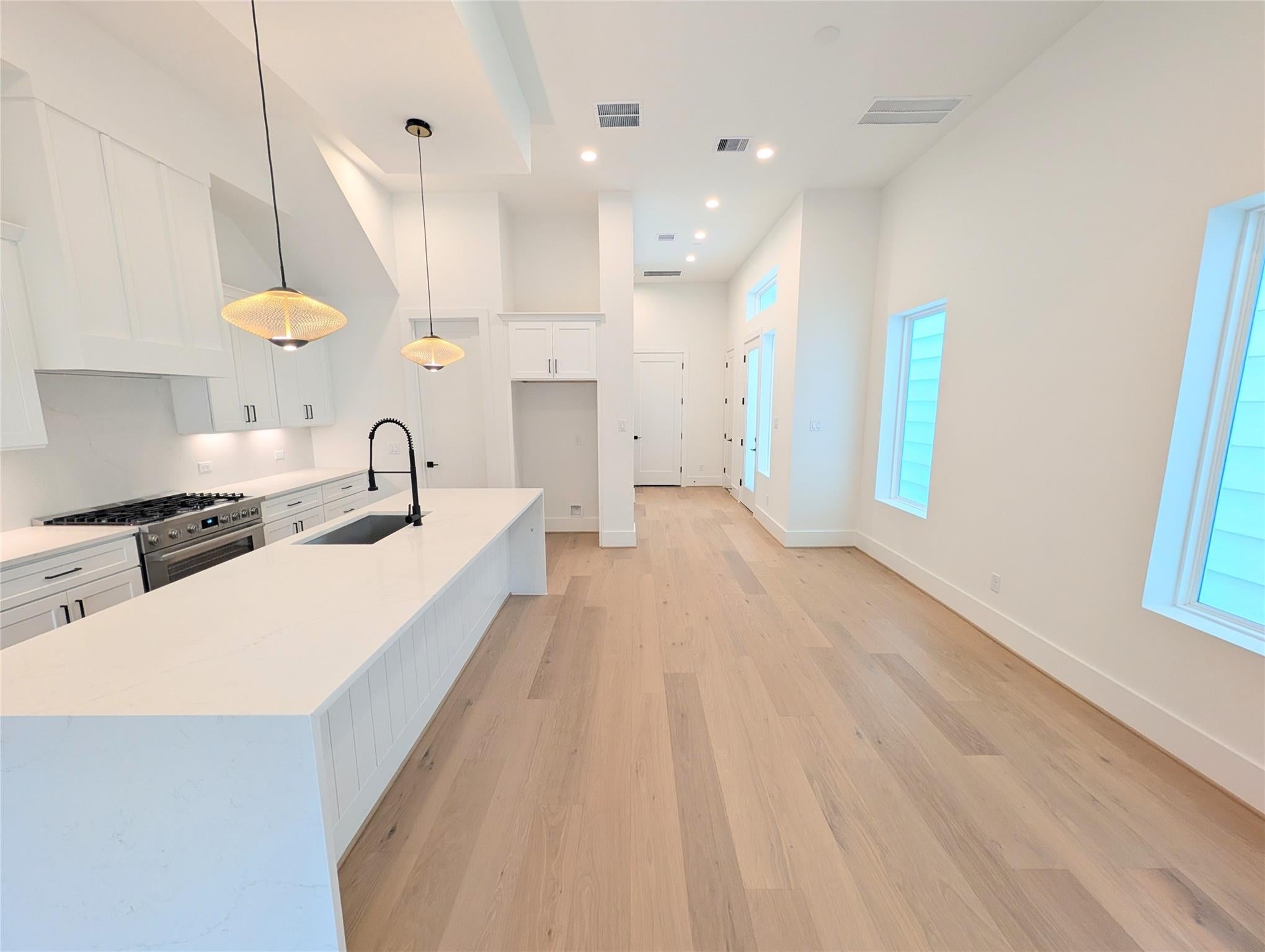 1122 E 26 St, Houston, TX 77009 photo