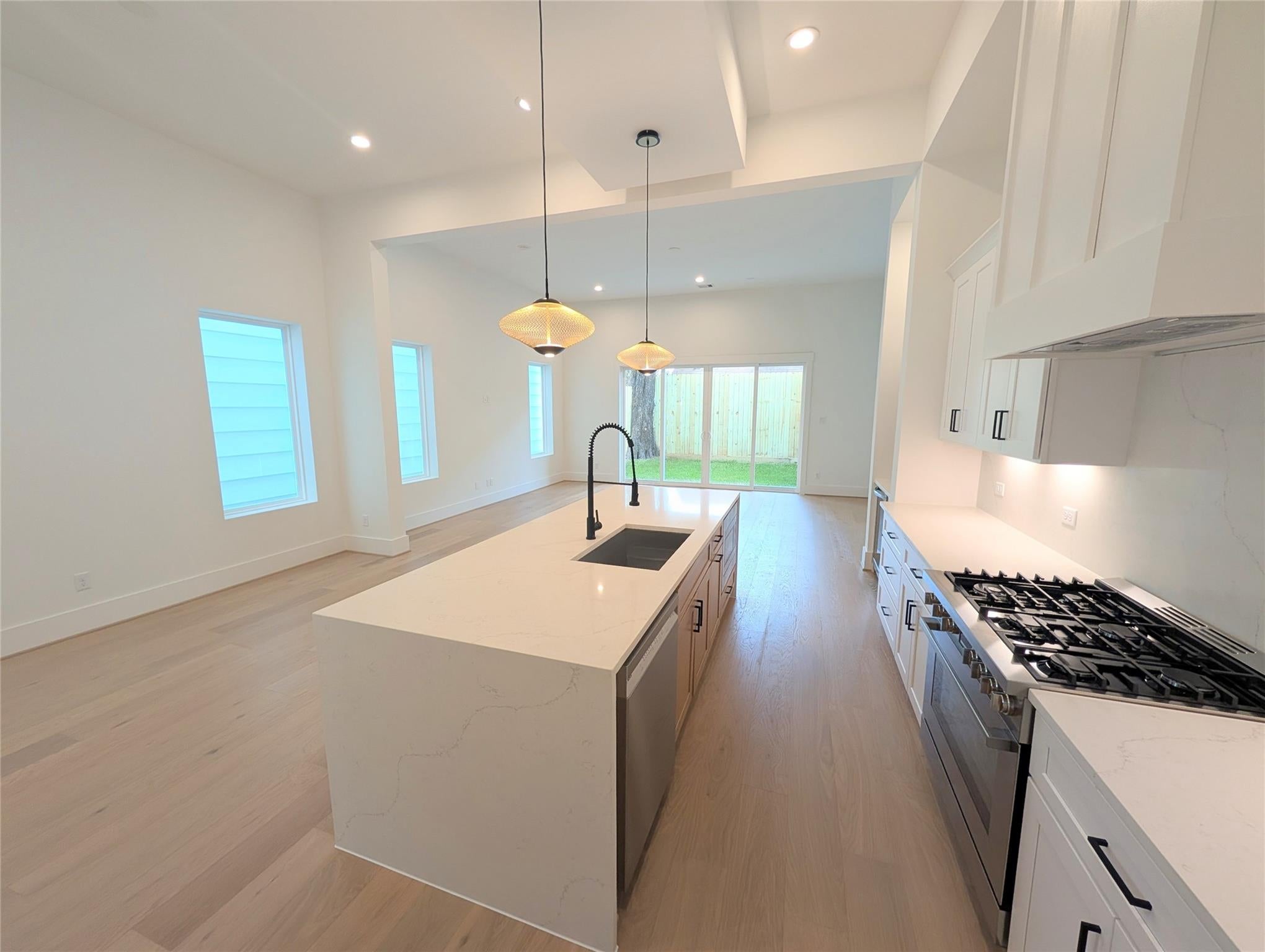 1122 E 26 St, Houston, TX 77009 photo