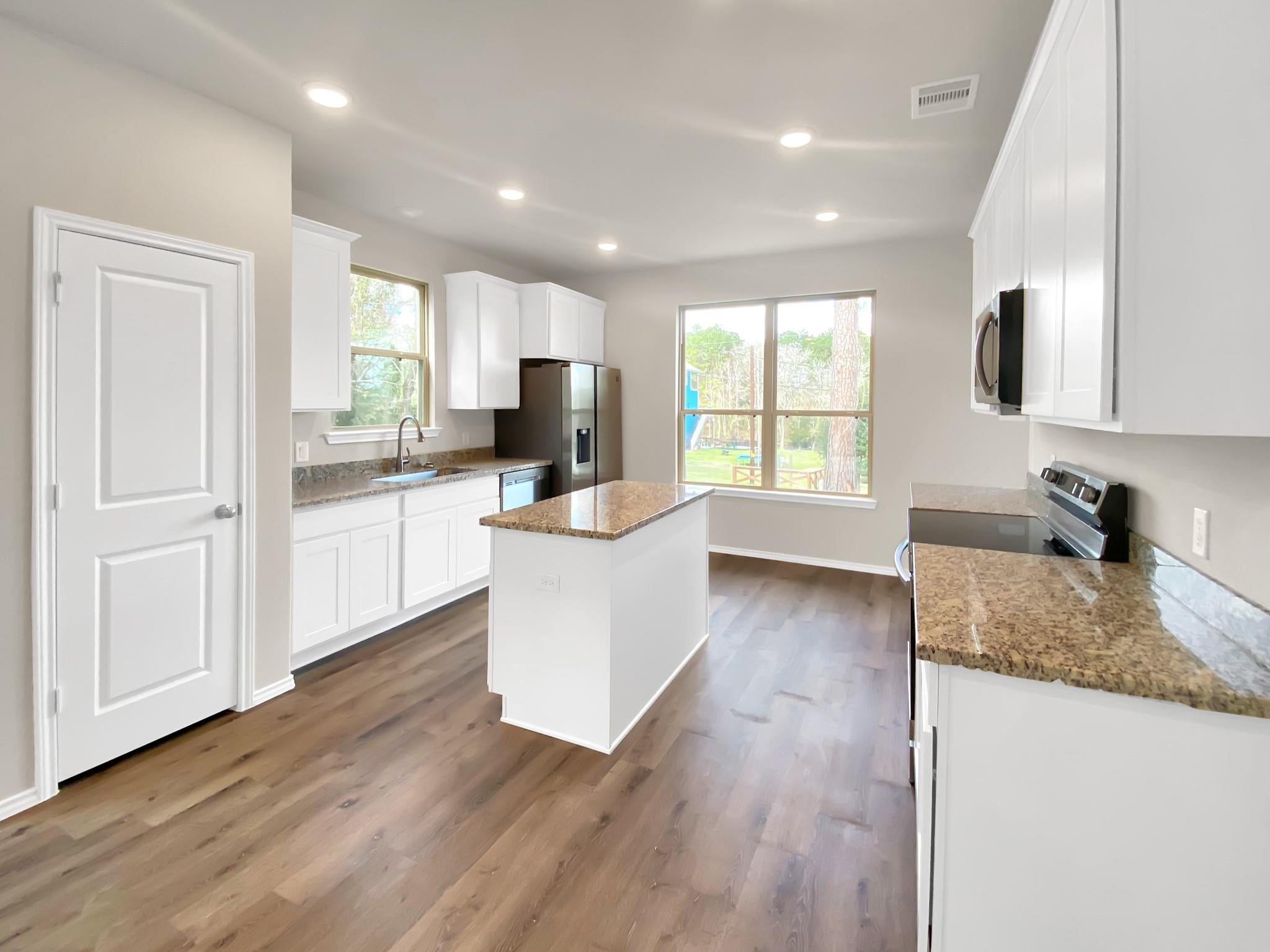 807 Comanche Rd, Conroe, TX 77316 photo