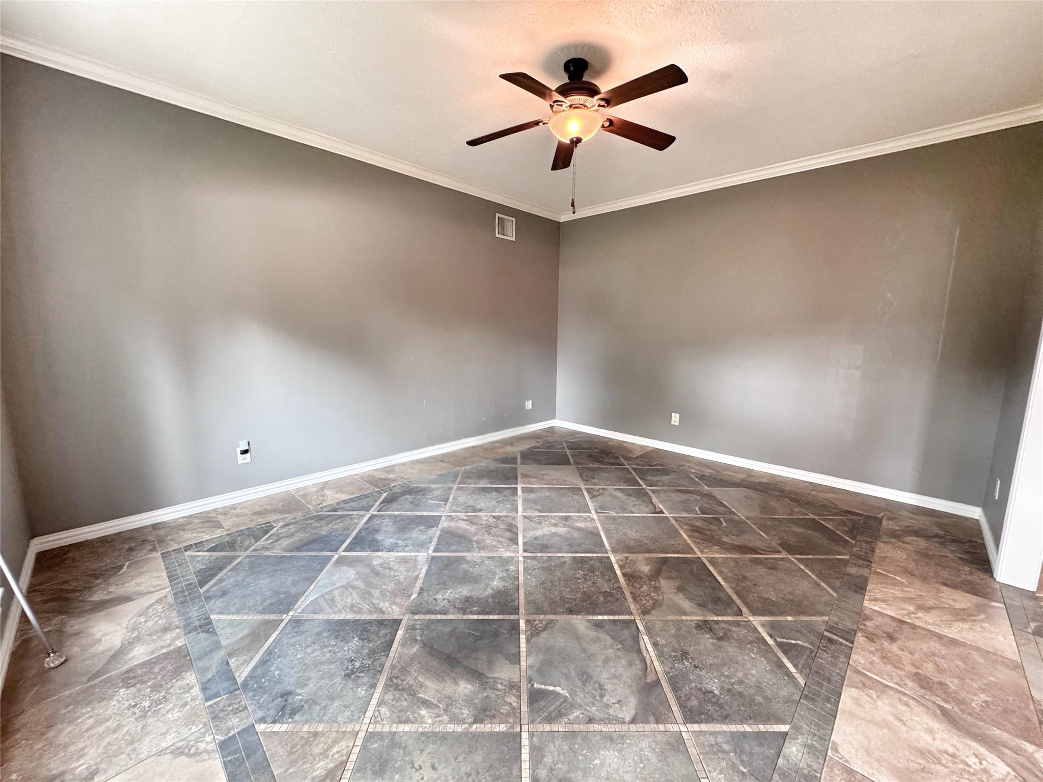 3203 Emerald Grove Dr, Houston, TX 77345 photo