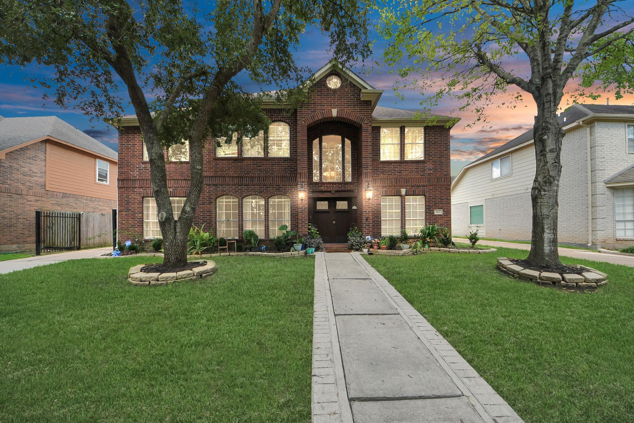 922 Bayhill Dr, Sugar Land, TX 77479