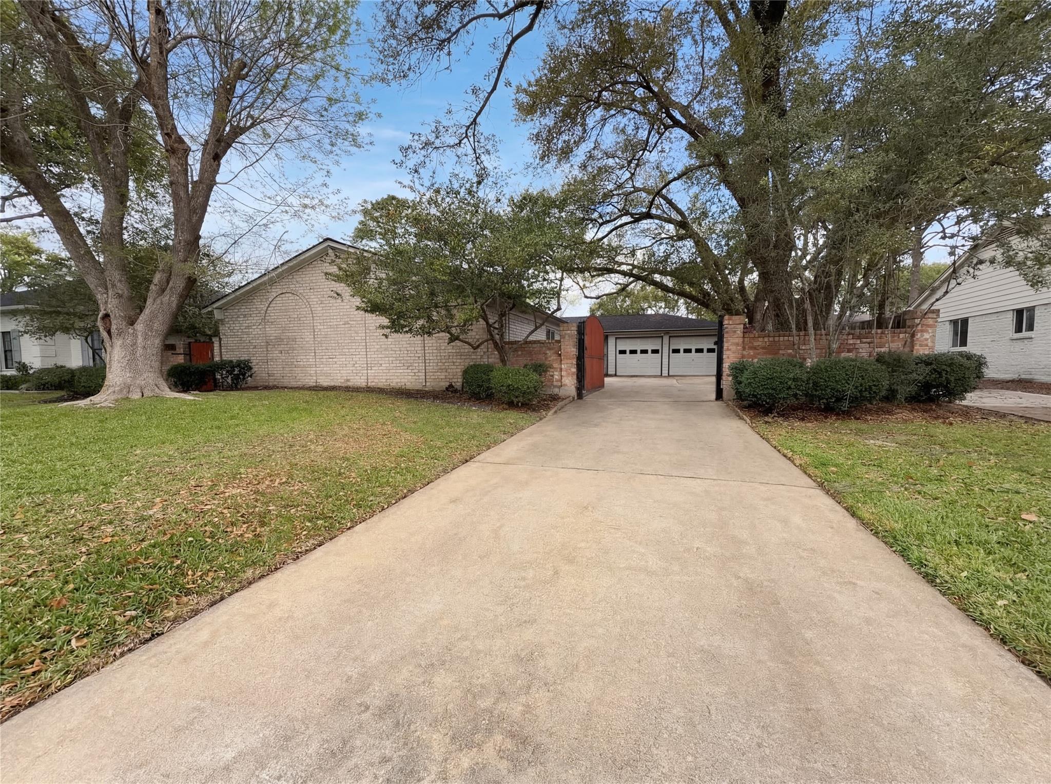 10726 Sugar Hill Dr, Houston, TX 77042 photo