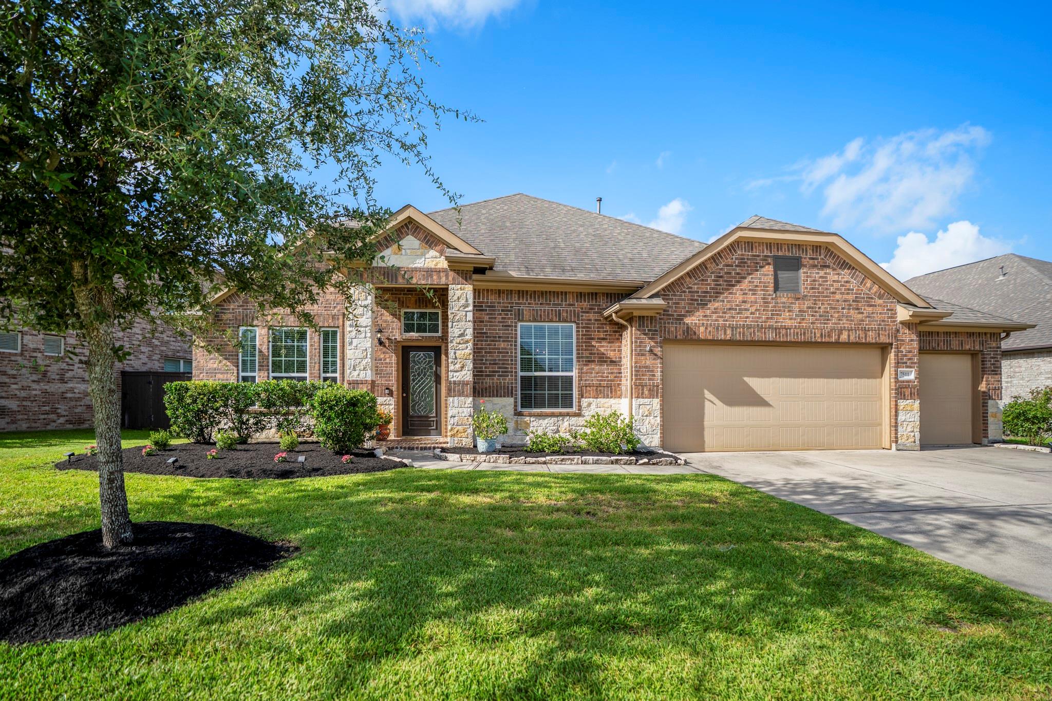 7511 Laguna Lake Dr, Spring, TX 77379