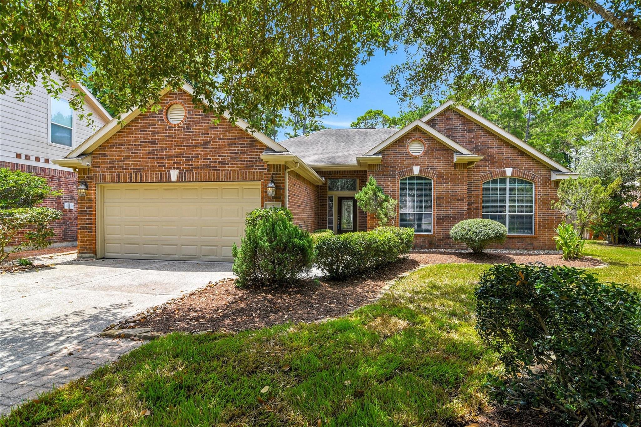 7 Caelin Ct, The Woodlands, TX 77382 photo