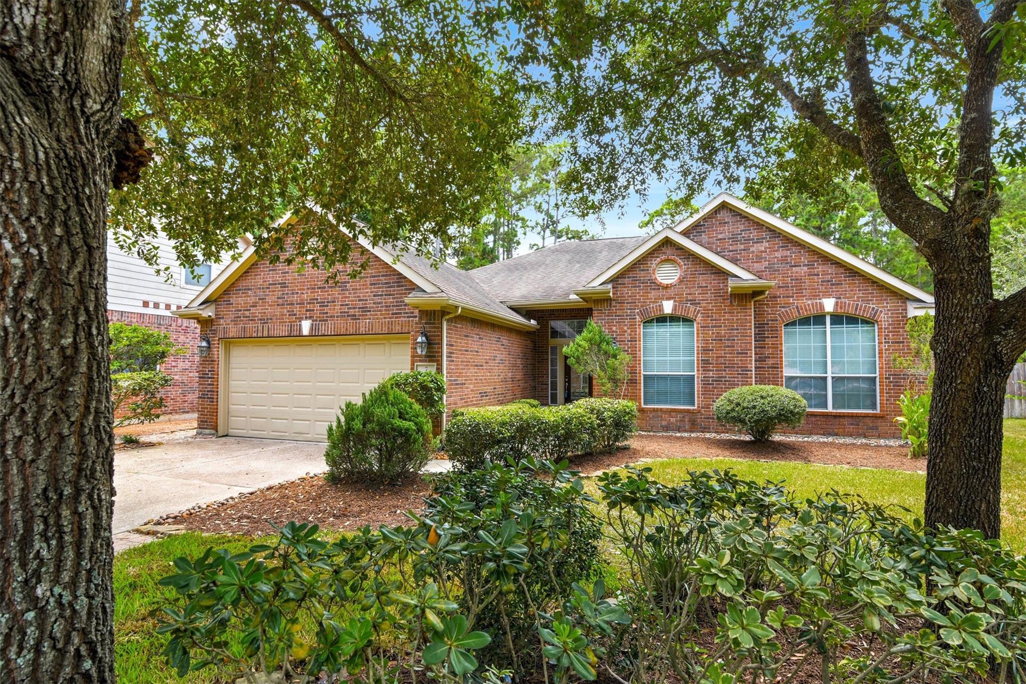7 Caelin Ct, The Woodlands, TX 77382 photo