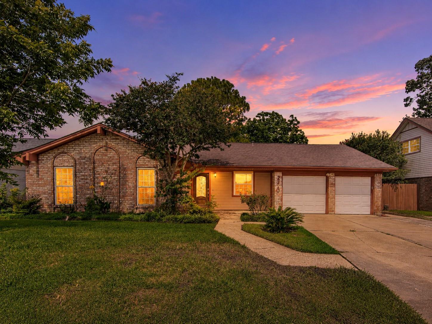 2710 Burke Rd, Pasadena, TX 77502