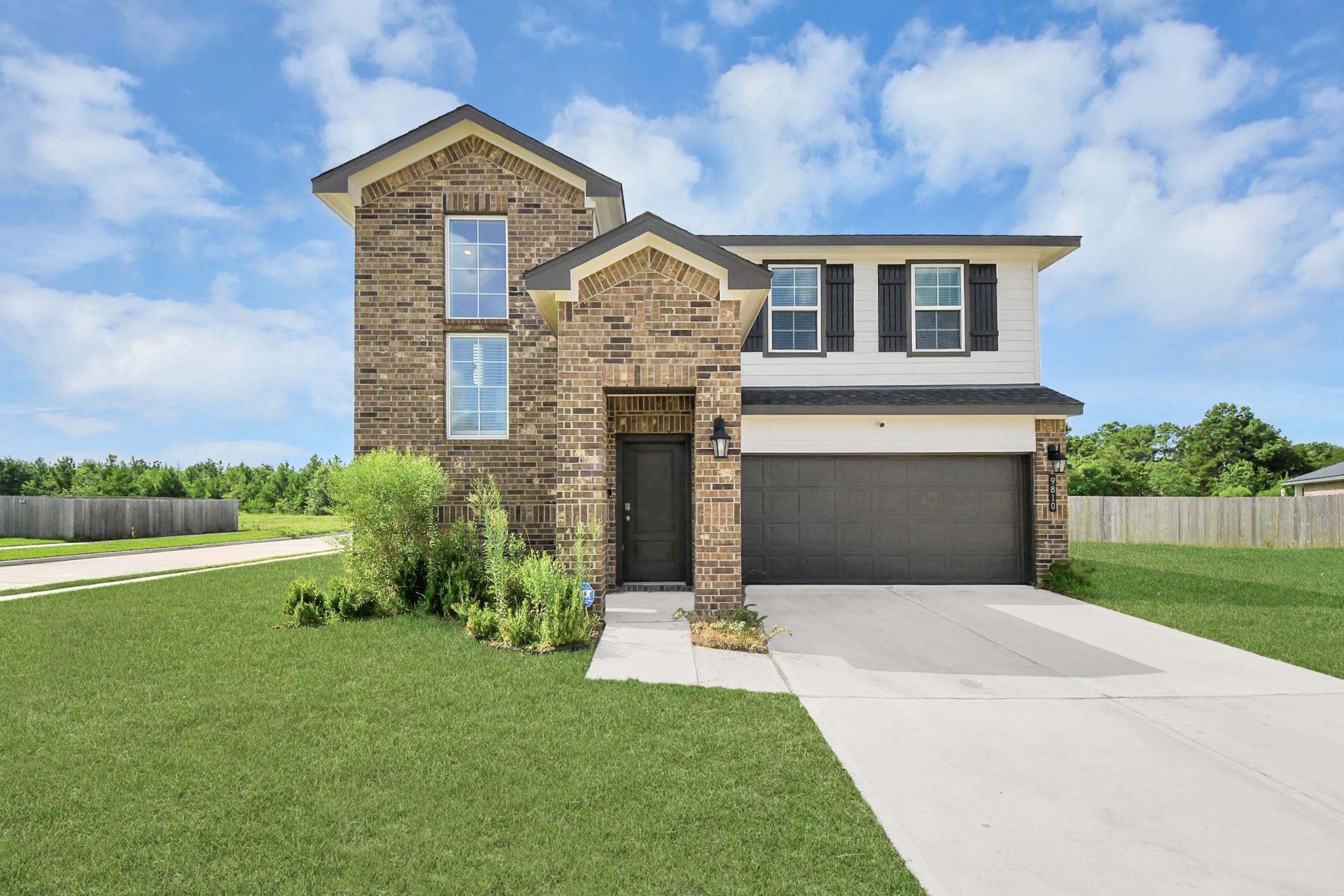 9810 Palm Royal Dr, Baytown, TX 77521