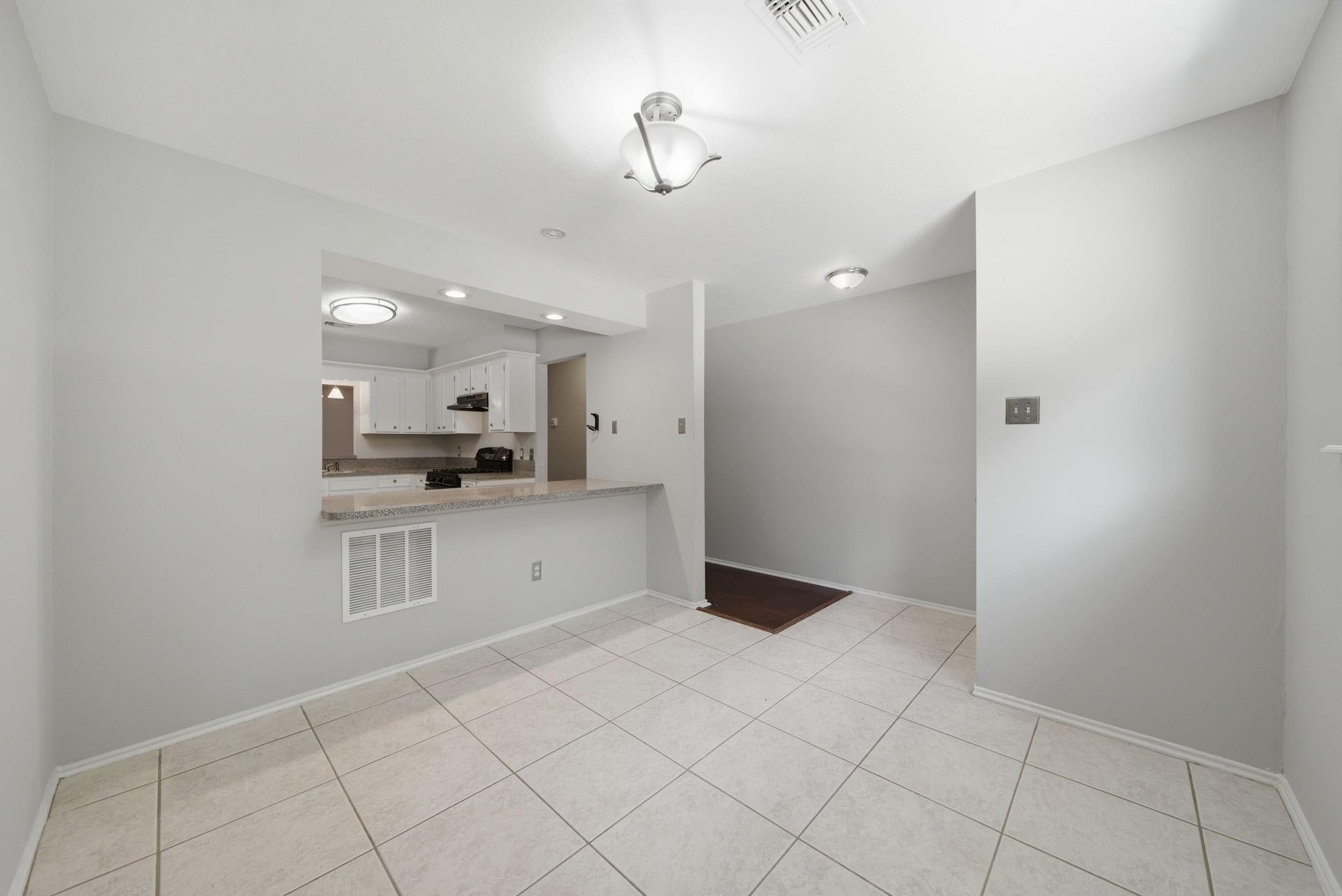 99 Summer Crest Cir, The Woodlands, TX 77381 photo