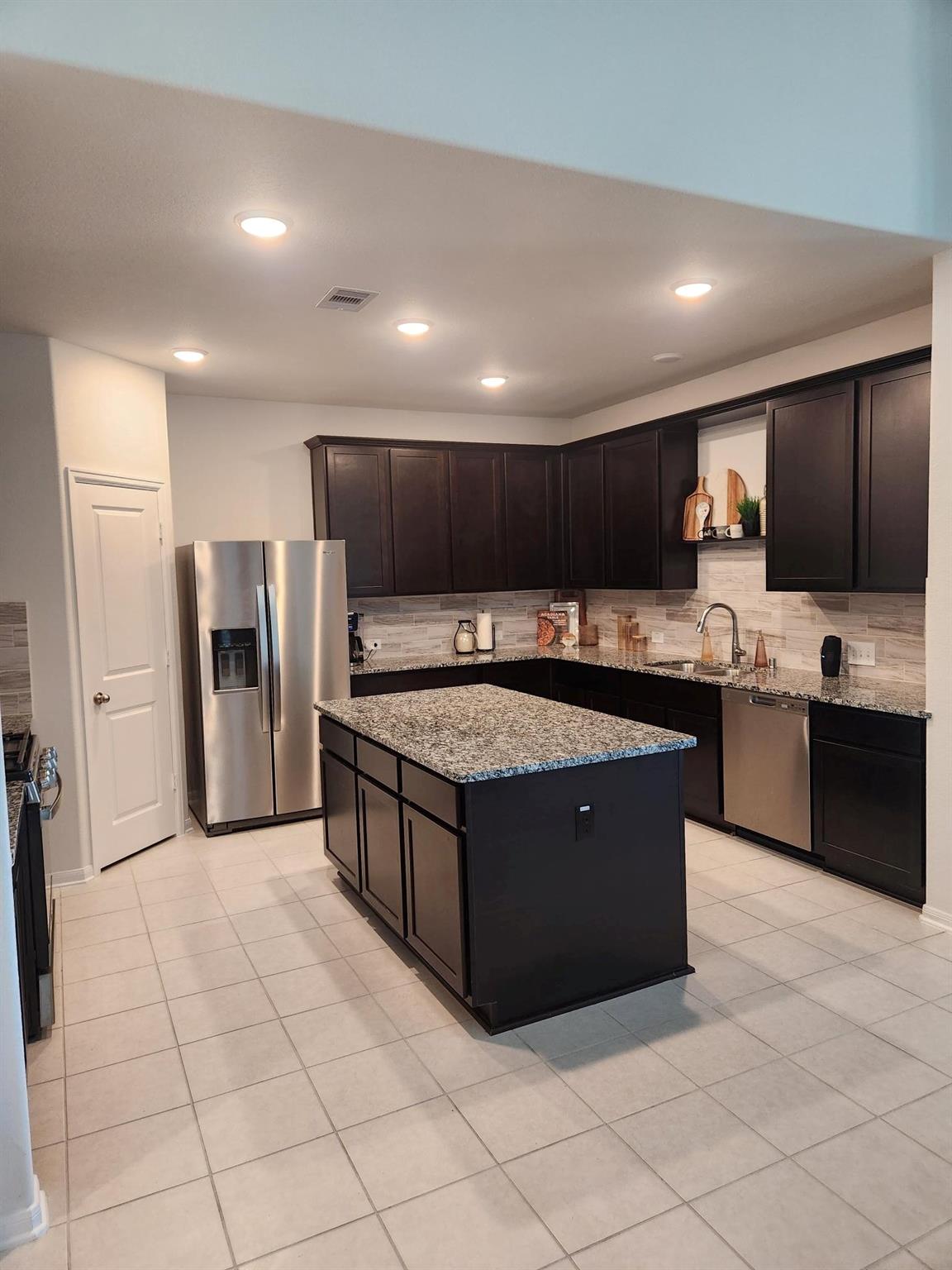 4623 Crescent Lake Cir, Baytown, TX 77521 photo