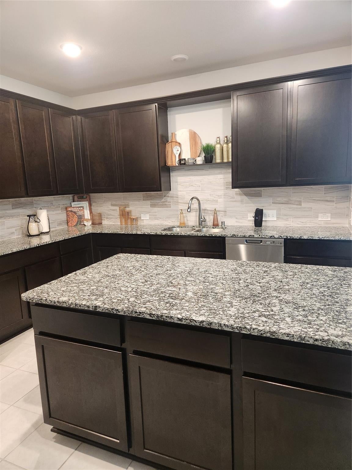 4623 Crescent Lake Cir, Baytown, TX 77521 photo