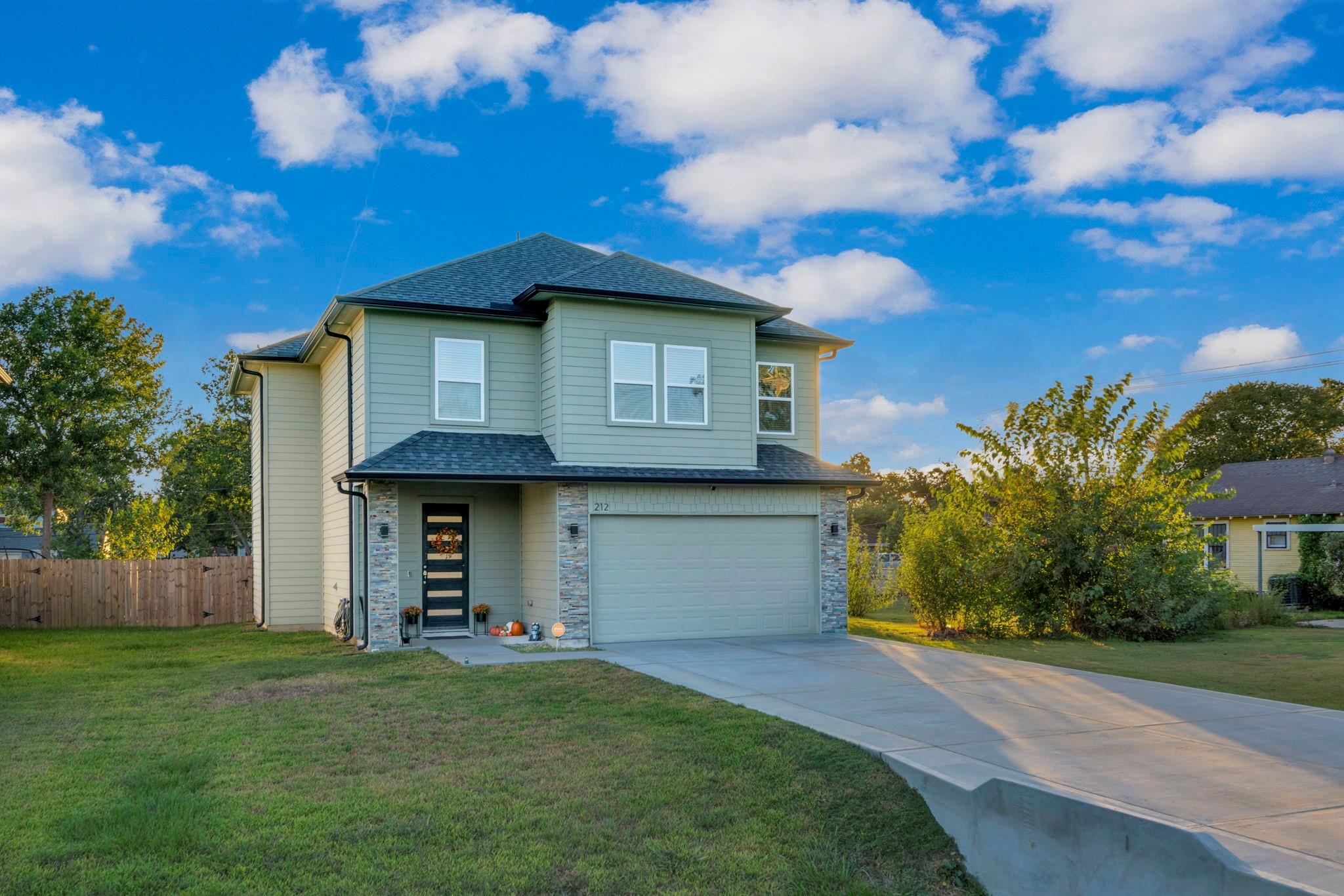 212 Lobit St, La Porte, TX 77571