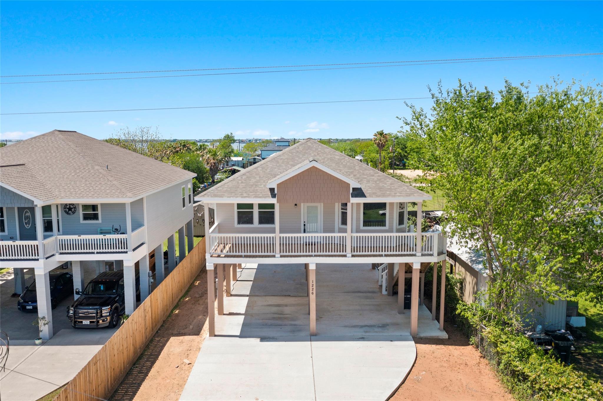 1226 9 St, San Leon, TX 77539