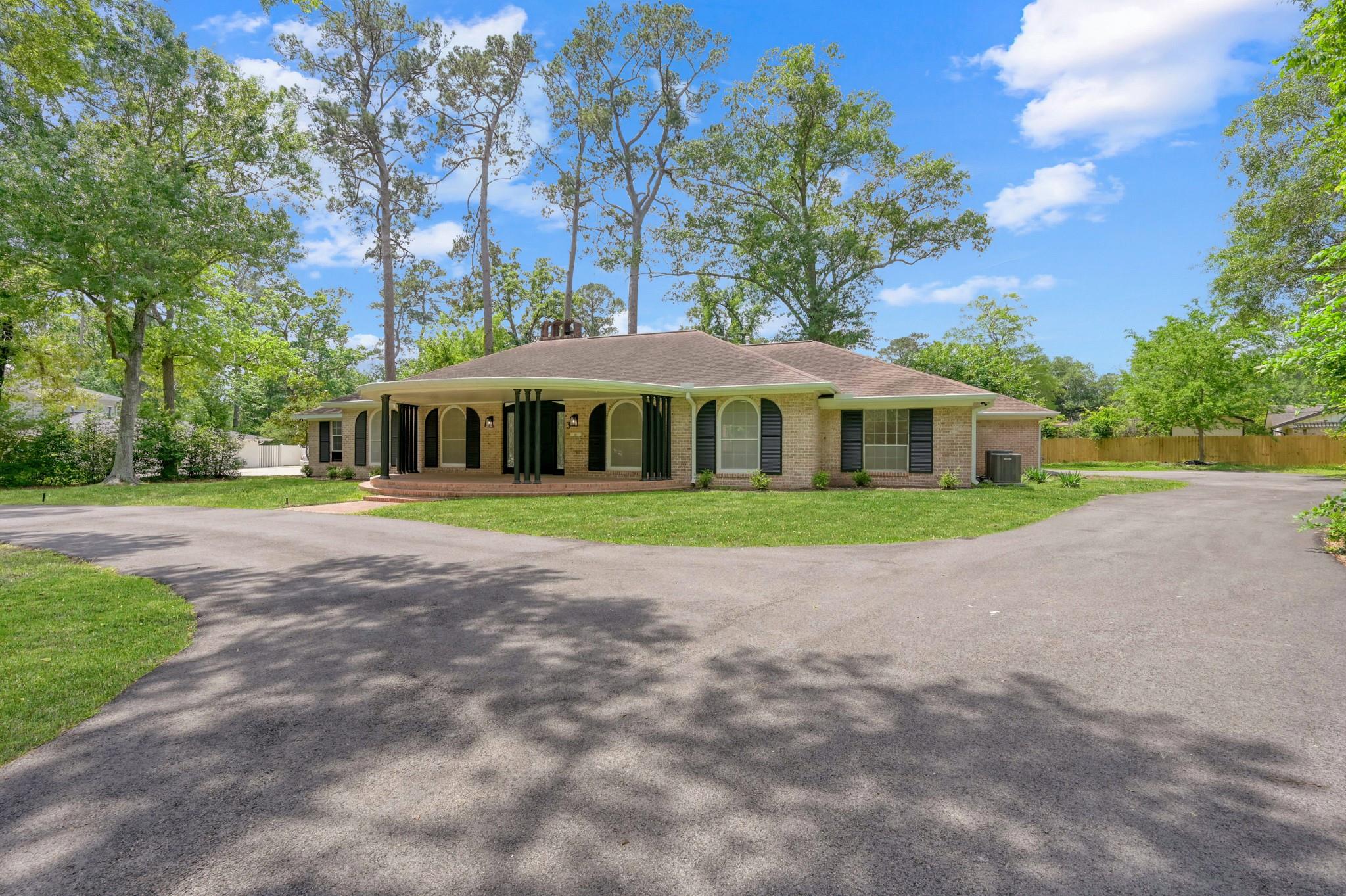 3 Briarwood Dr, Conroe, TX 77301 photo