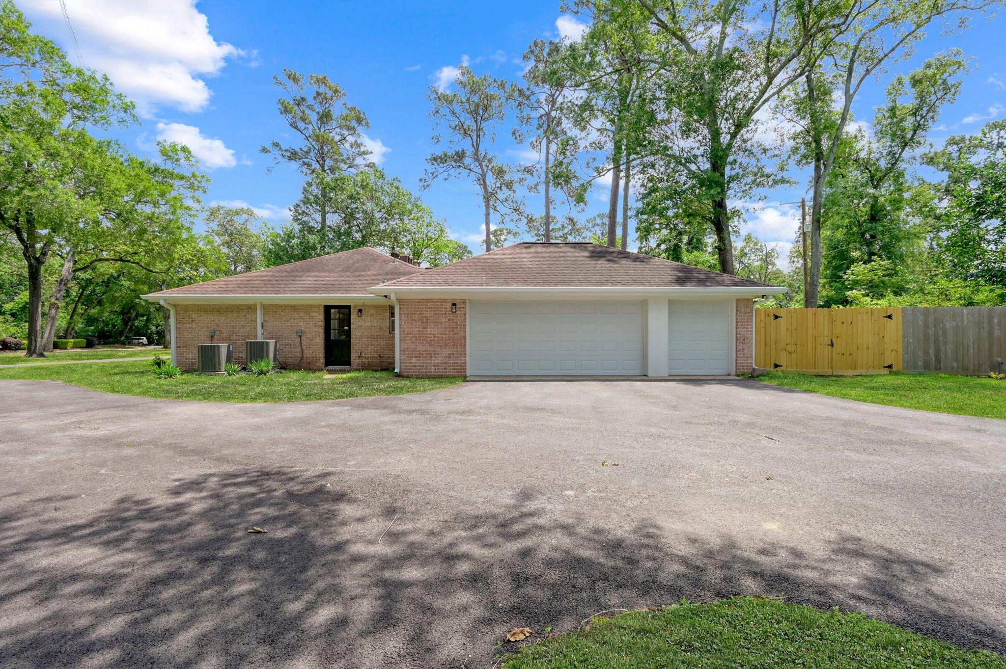 3 Briarwood Dr, Conroe, TX 77301 photo