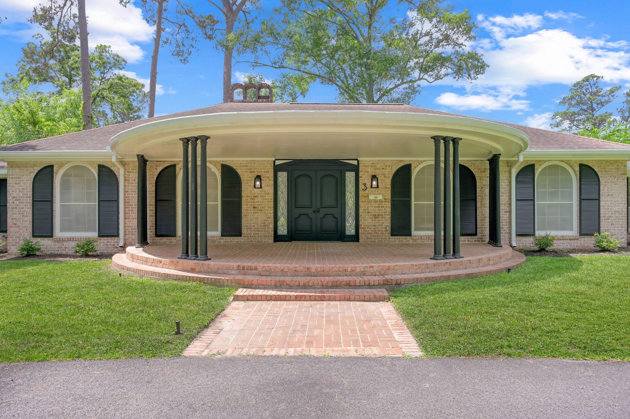 3 Briarwood Dr, Conroe, TX 77301