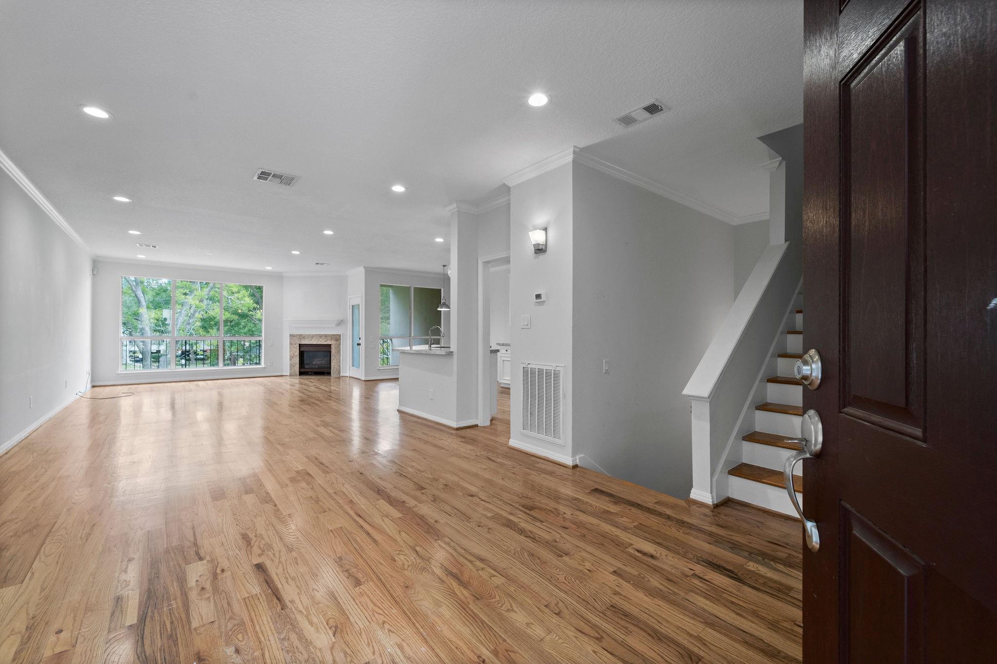 309 Lakeside Ln, Houston, TX 77058 photo