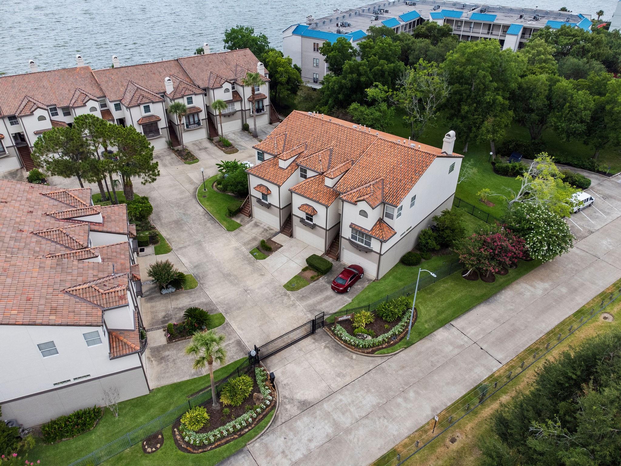 309 Lakeside Ln, Houston, TX 77058 photo
