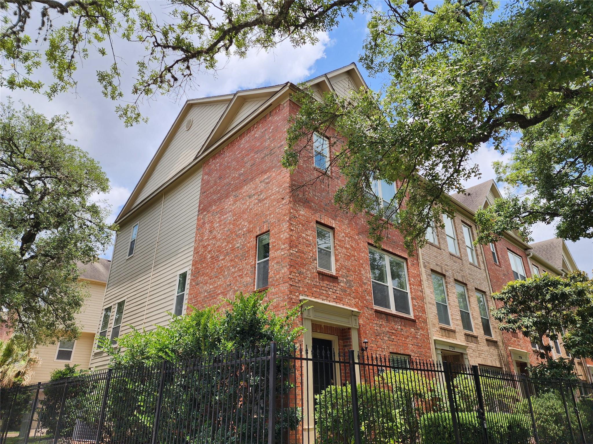 2722 Crawford St, Houston, TX 77004