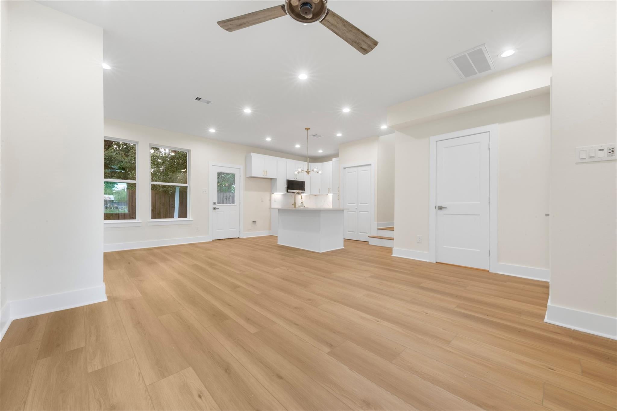 1275 Dewalt St, Houston, TX 77088 photo