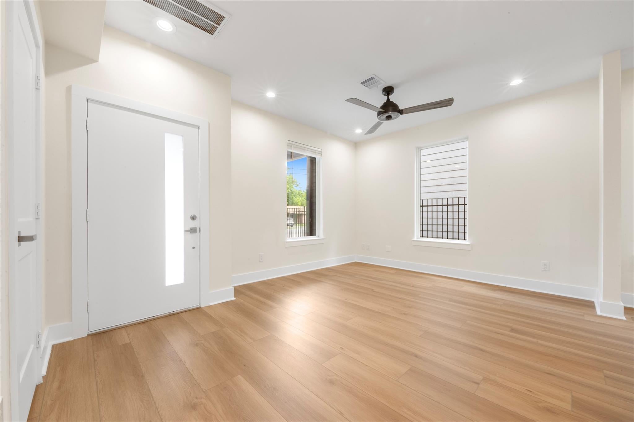 1275 Dewalt St, Houston, TX 77088 photo