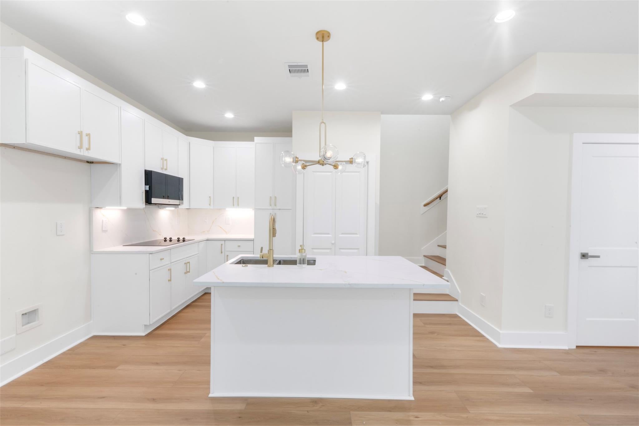1275 Dewalt St, Houston, TX 77088