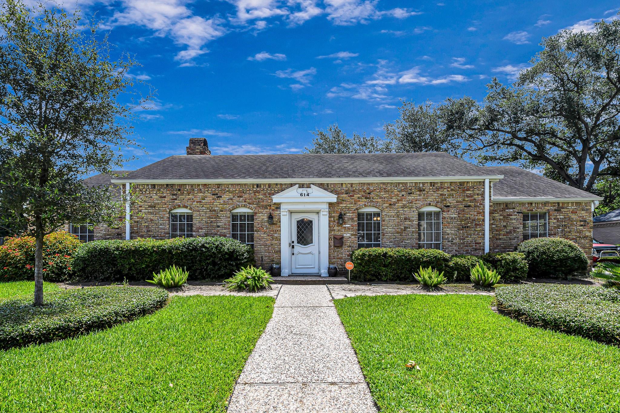 614 Valley Lena Dr, Houston, TX 77024