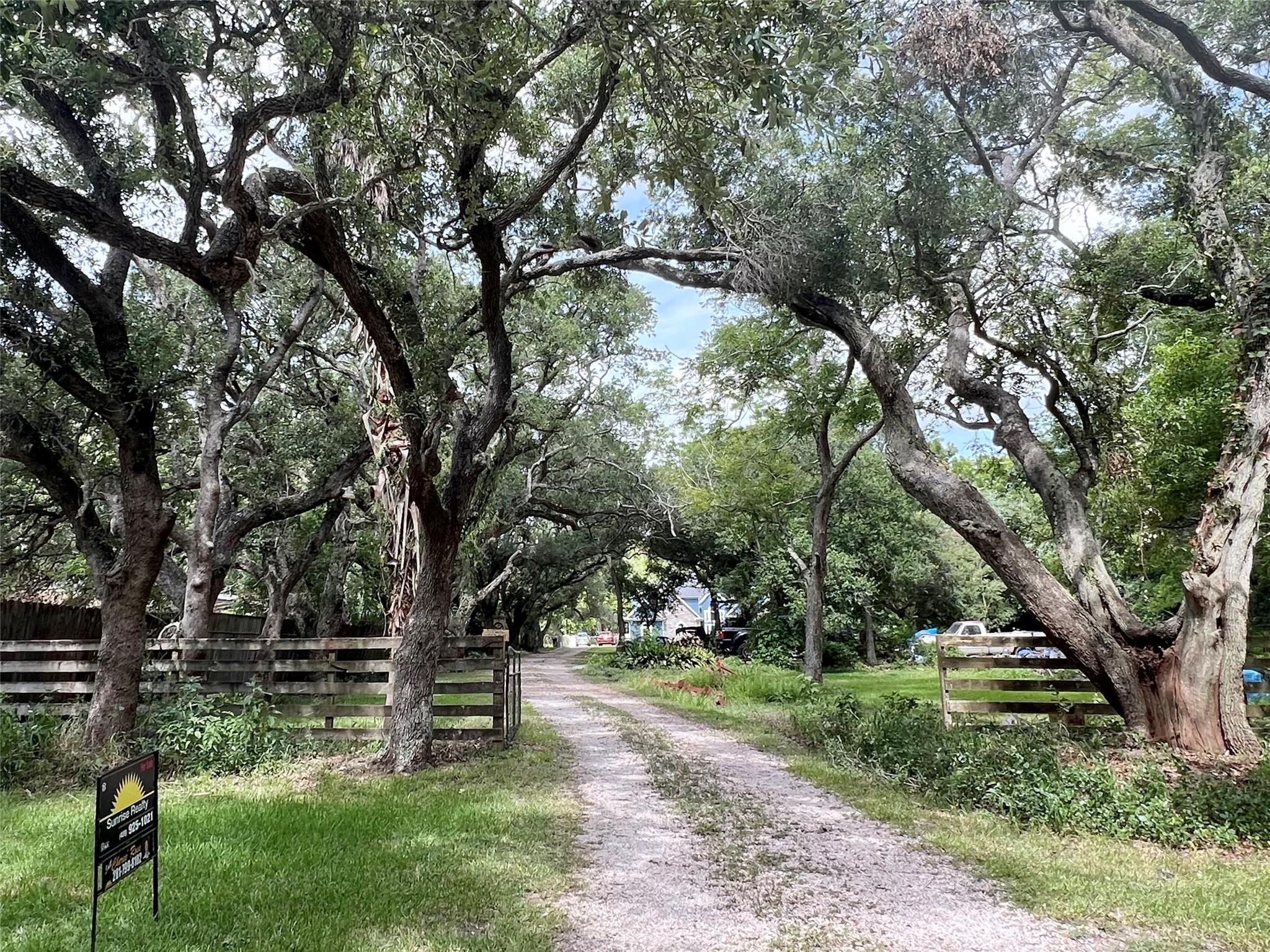 6714 Jay Road Rd, Hitchcock, TX 77563 photo