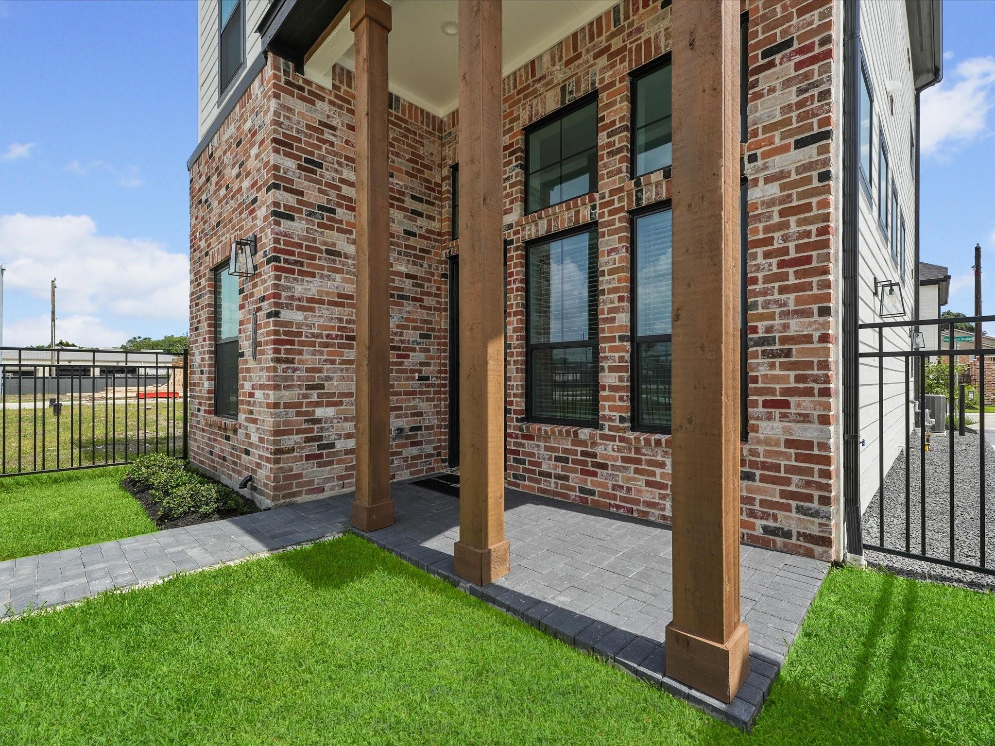 9214 Fort George St, Houston, TX 77063 photo