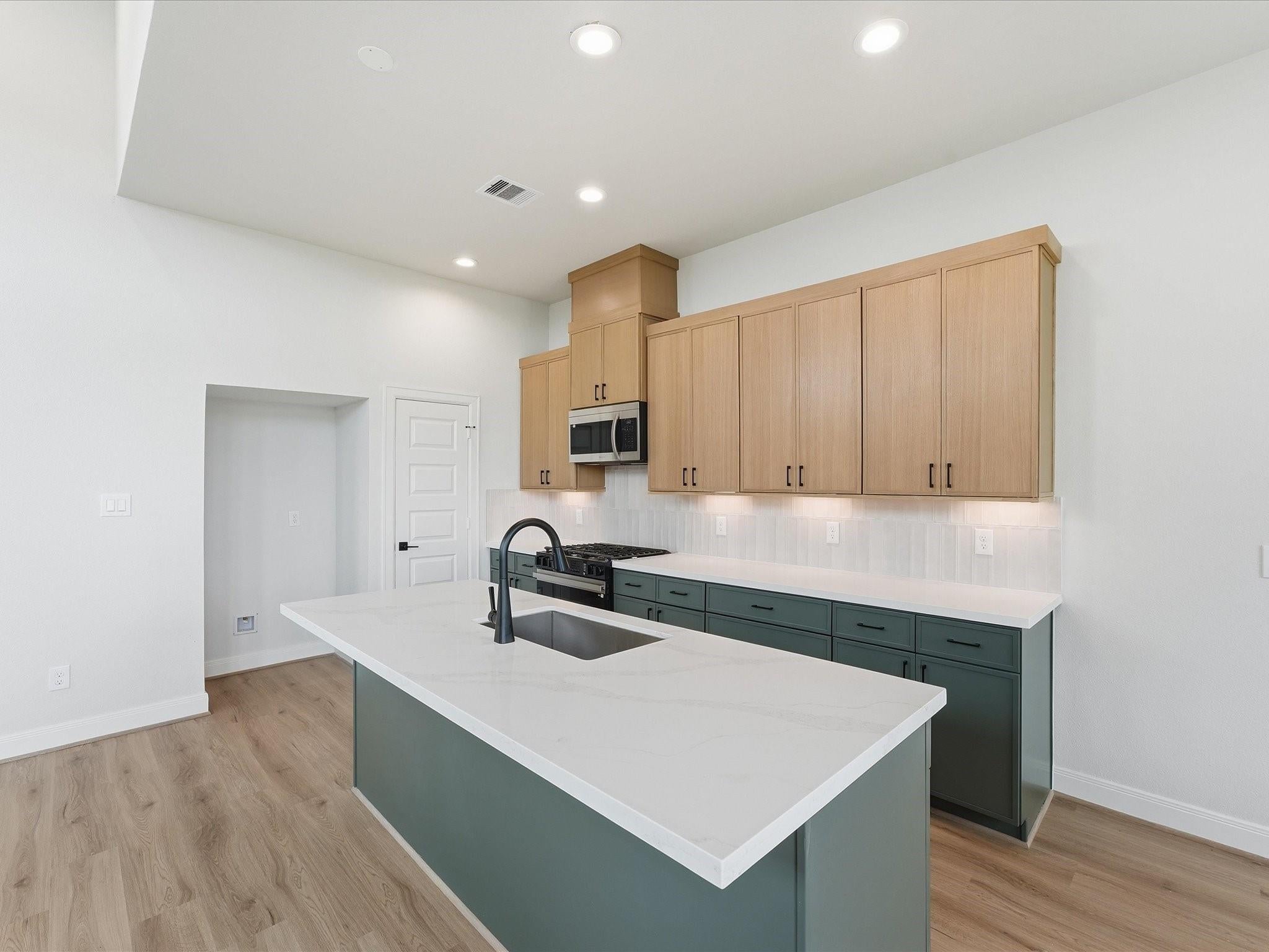 9214 Fort George St, Houston, TX 77063 photo