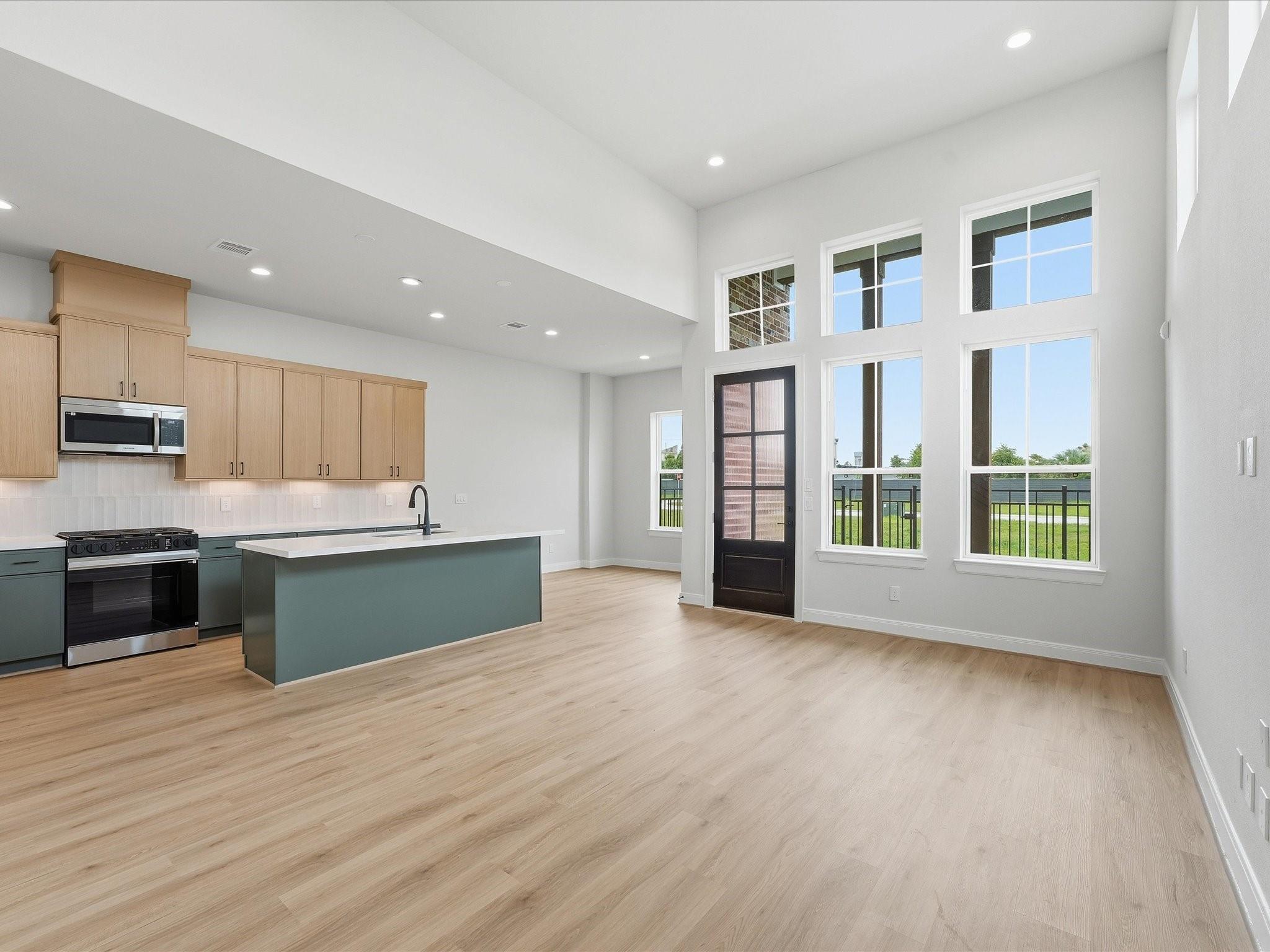 9214 Fort George St, Houston, TX 77063 photo